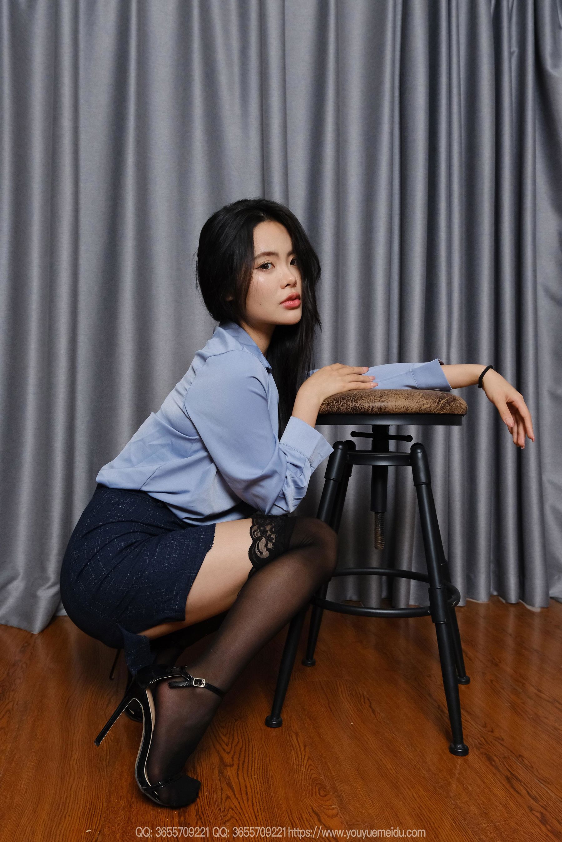 IESS异思趣向 - 模特： 兔兔 《蓝衣半筒袜》/(86P)