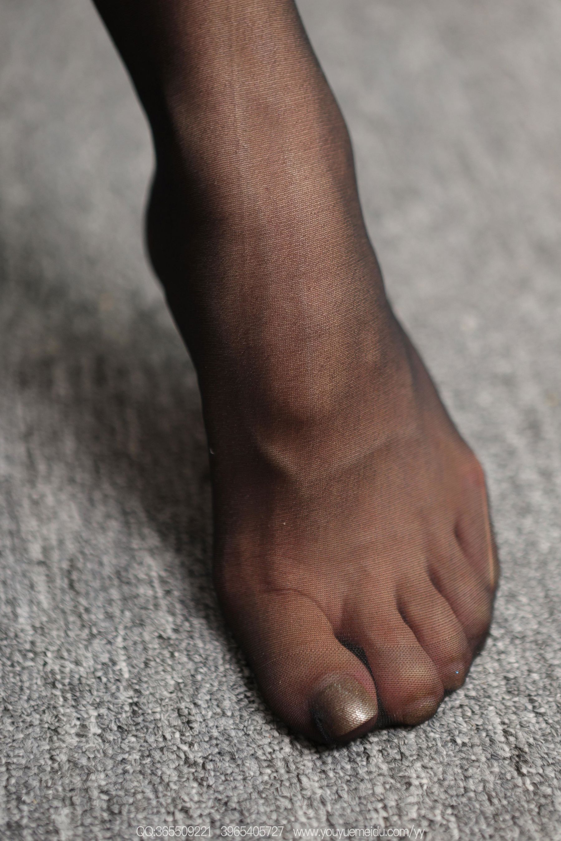 IESS异思趣向 - 模特： 兔兔 《吊带丝袜》/(80P)