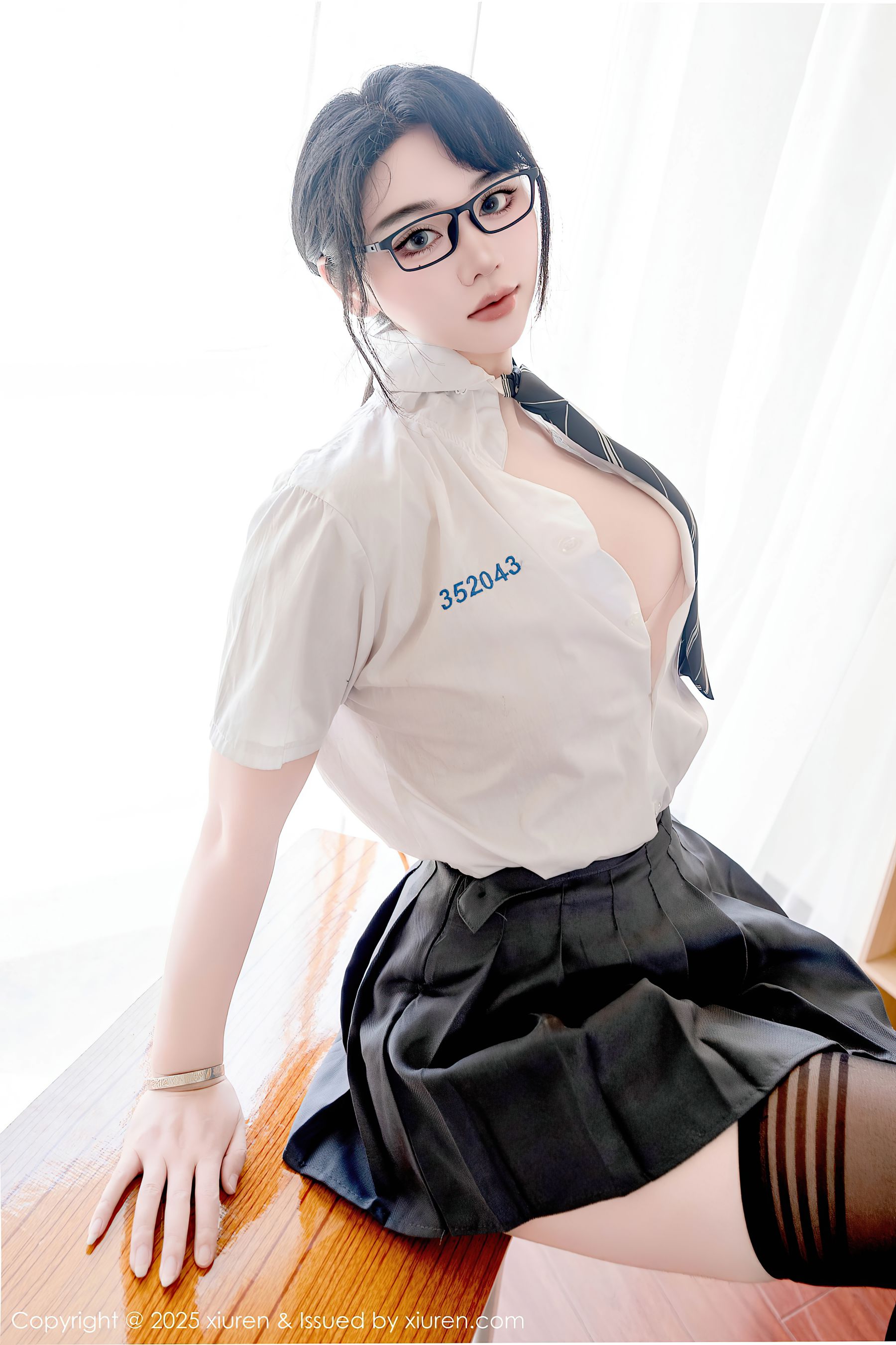 [秀人XiuRen] 2025.07.10 No.10530 汐汐爱吃草莓/(85P)