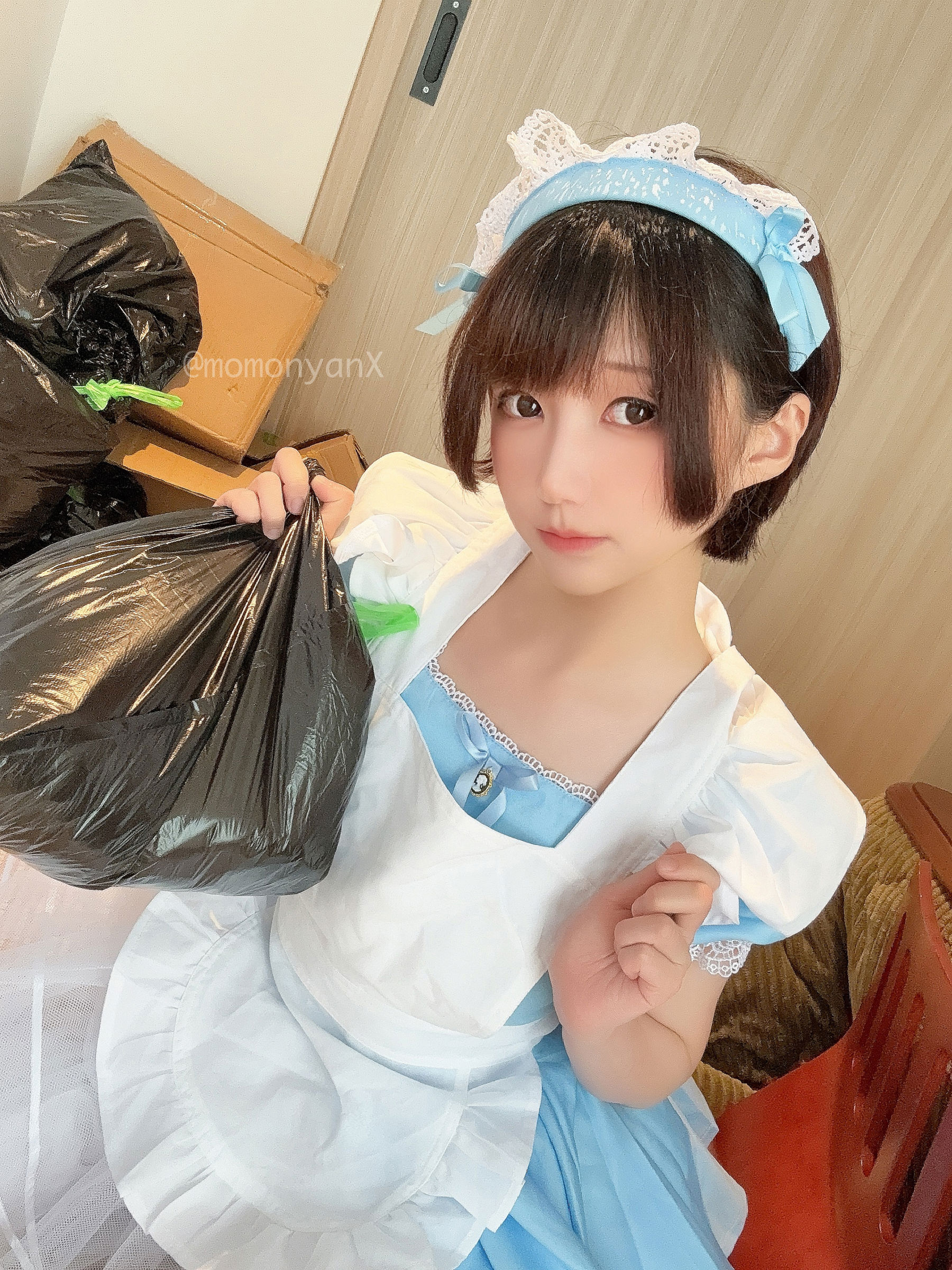 NAGISA魔物喵 [fantia] ゴミ屋敷掃除してるメイドさん/(65P)