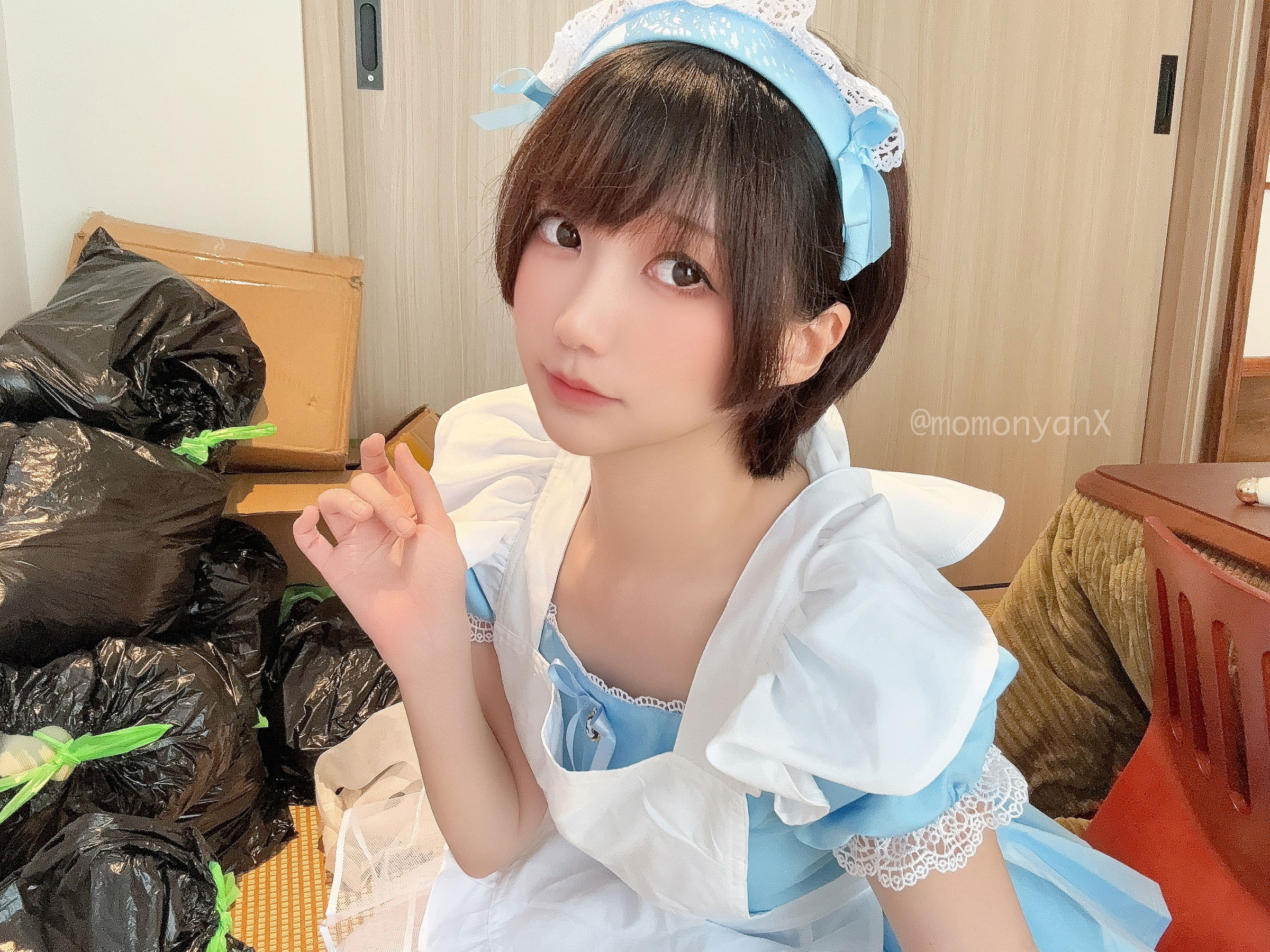 NAGISA魔物喵 [fantia] ゴミ屋敷掃除してるメイドさん/(65P)