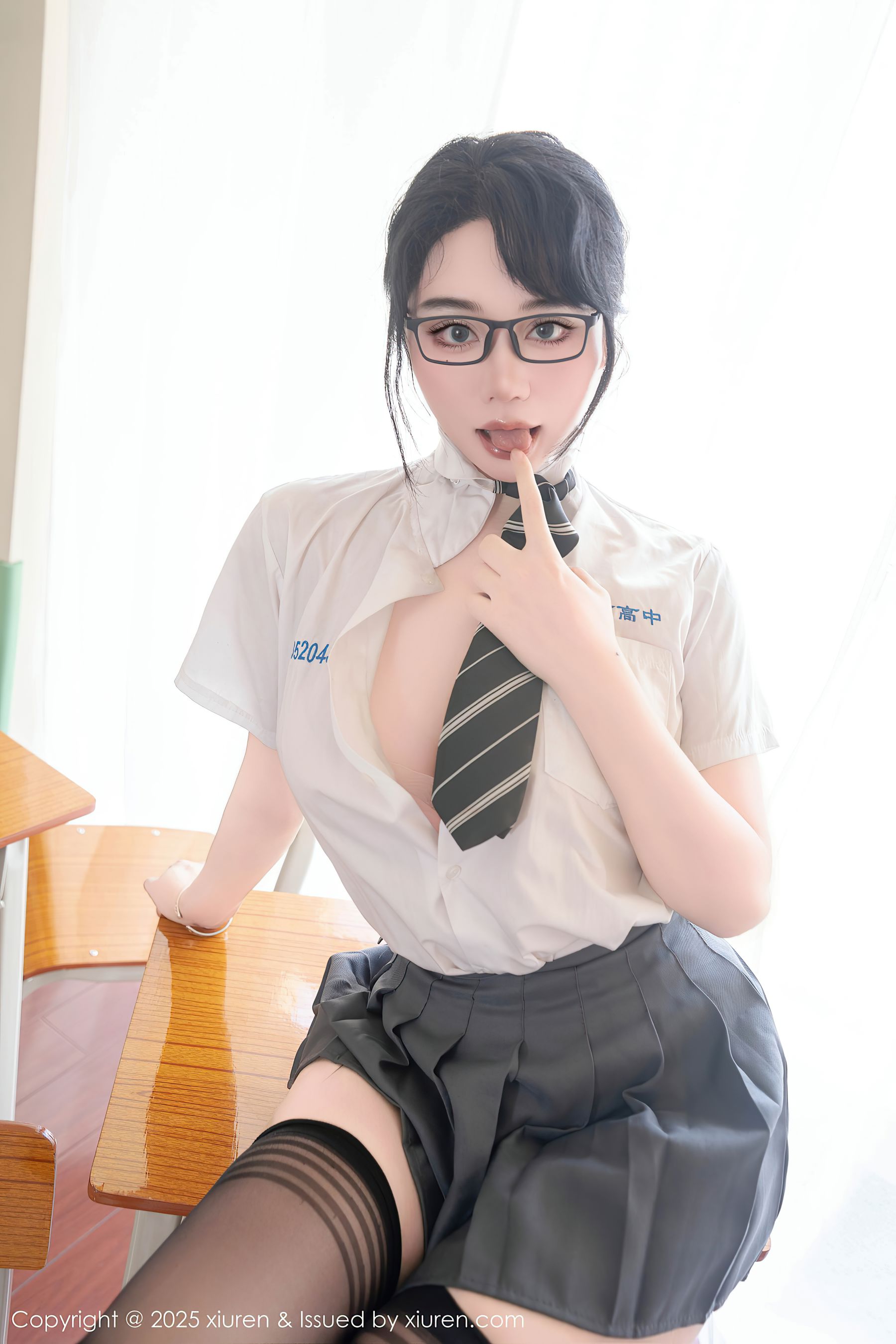 [秀人XiuRen] 2025.07.10 No.10530 汐汐爱吃草莓/(85P)