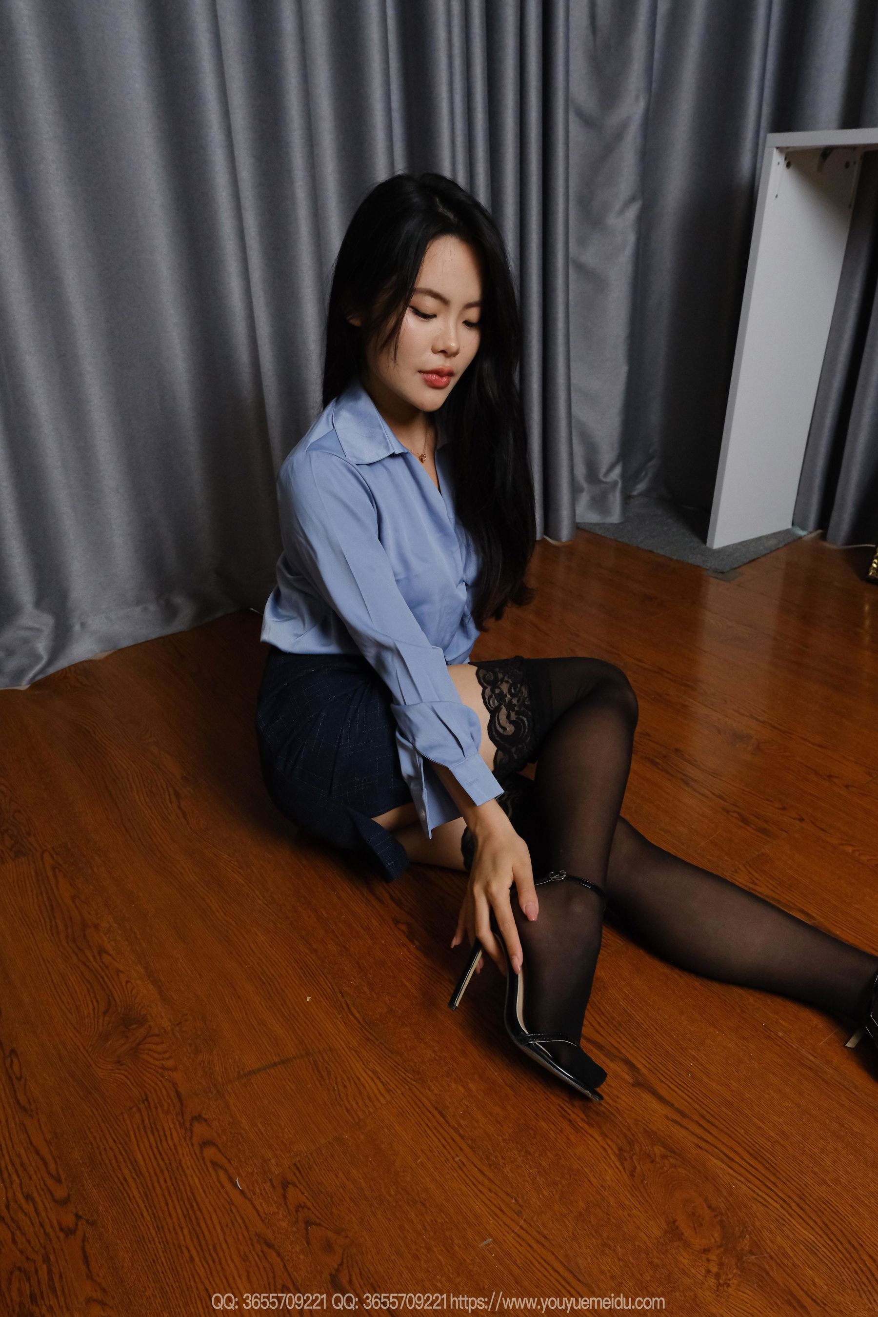 IESS异思趣向 - 模特： 兔兔 《蓝衣半筒袜》/(86P)