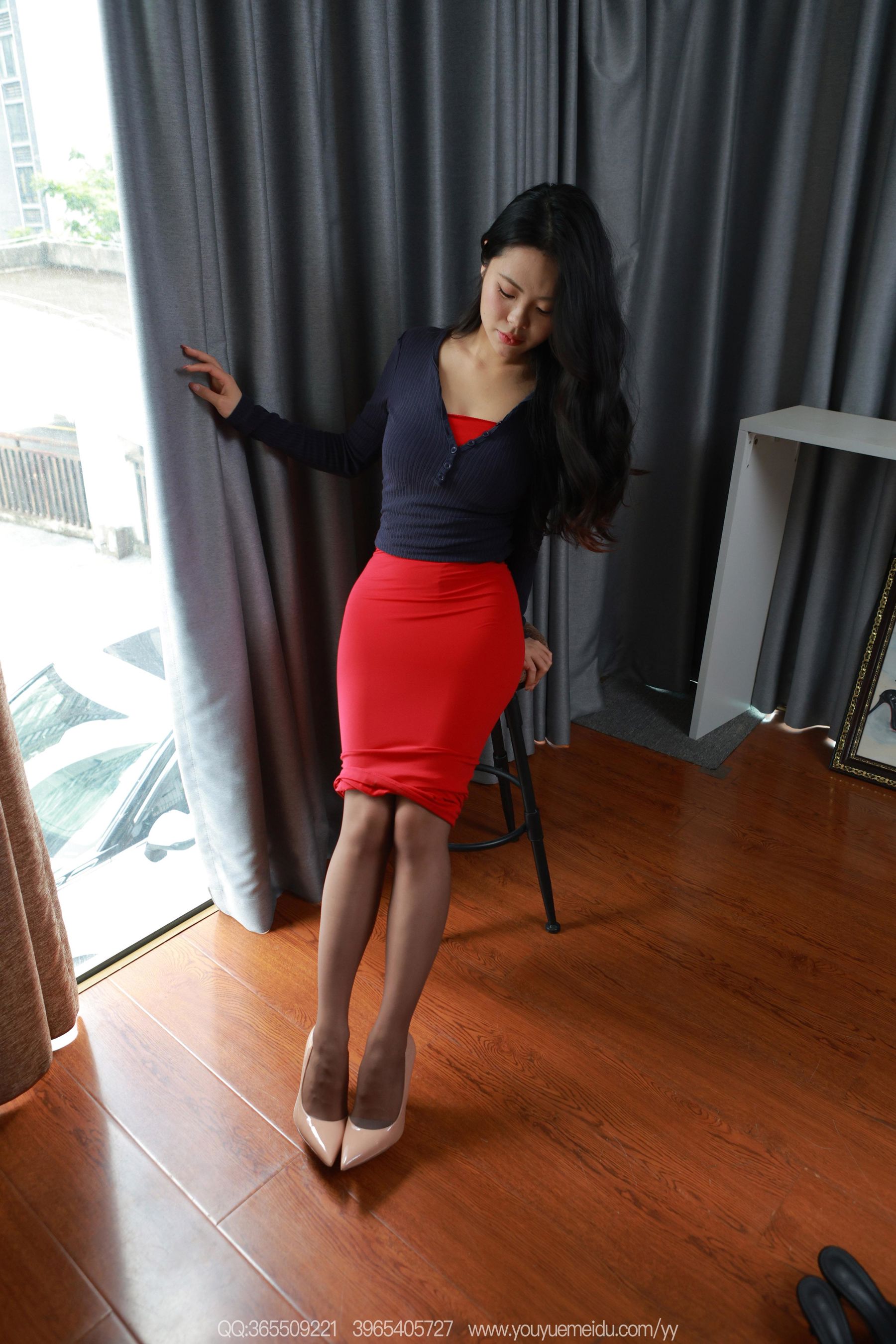 IESS异思趣向 - 模特： 兔兔 《红裙翘腿》/(89P)