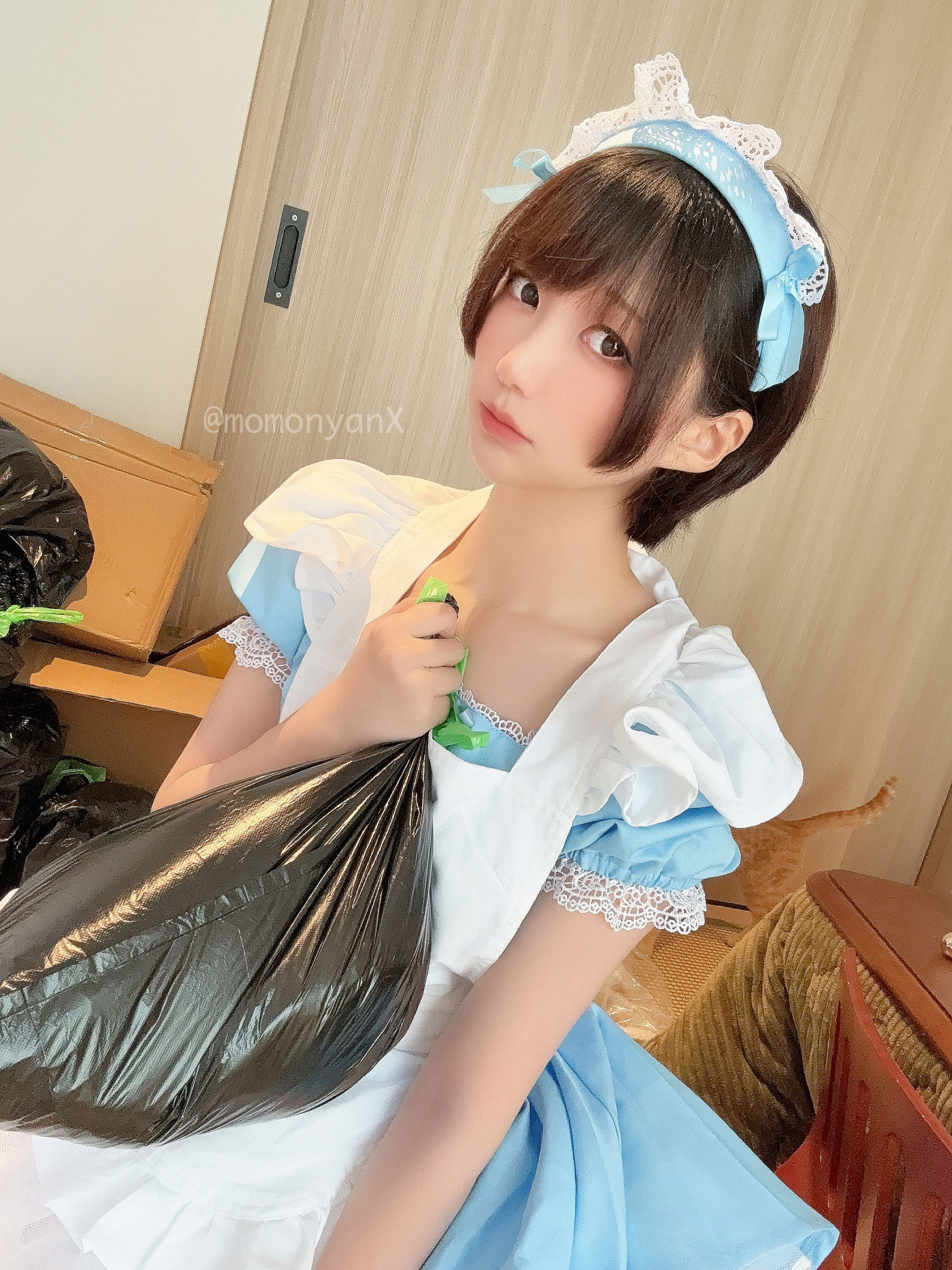 NAGISA魔物喵 [fantia] ゴミ屋敷掃除してるメイドさん/(65P)