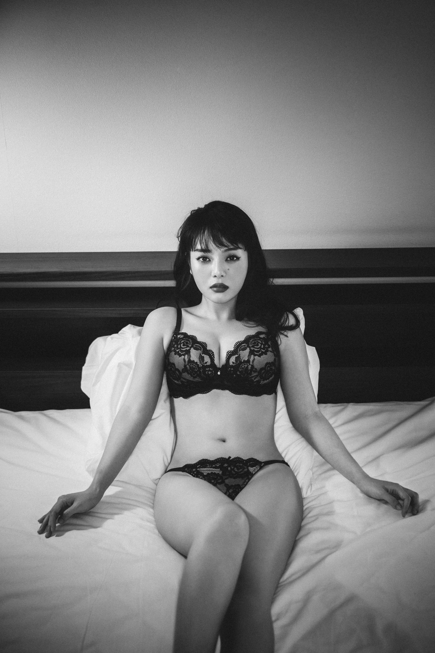 EIMI - Undergarments/(87P)