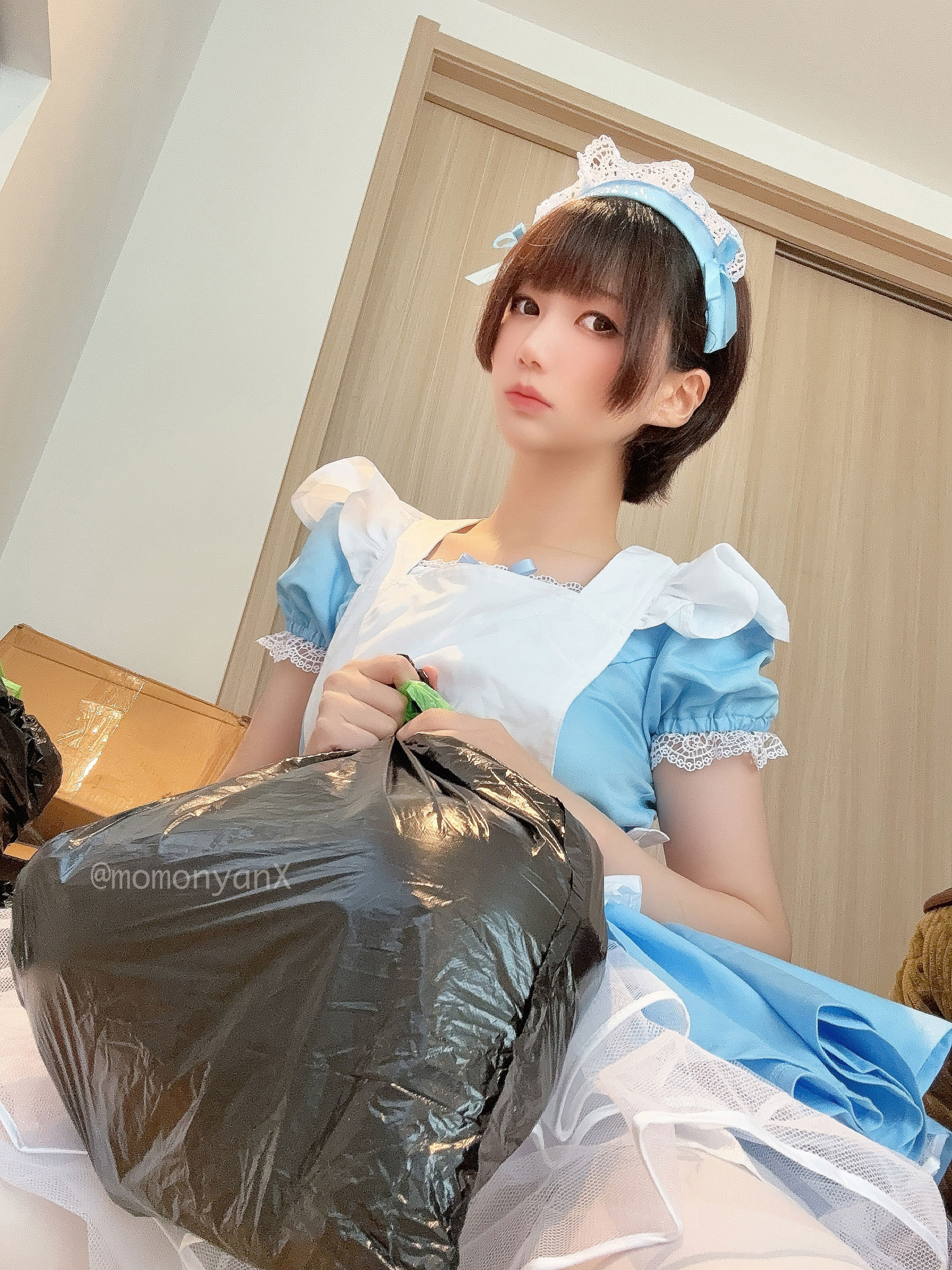 NAGISA魔物喵 [fantia] ゴミ屋敷掃除してるメイドさん/(65P)