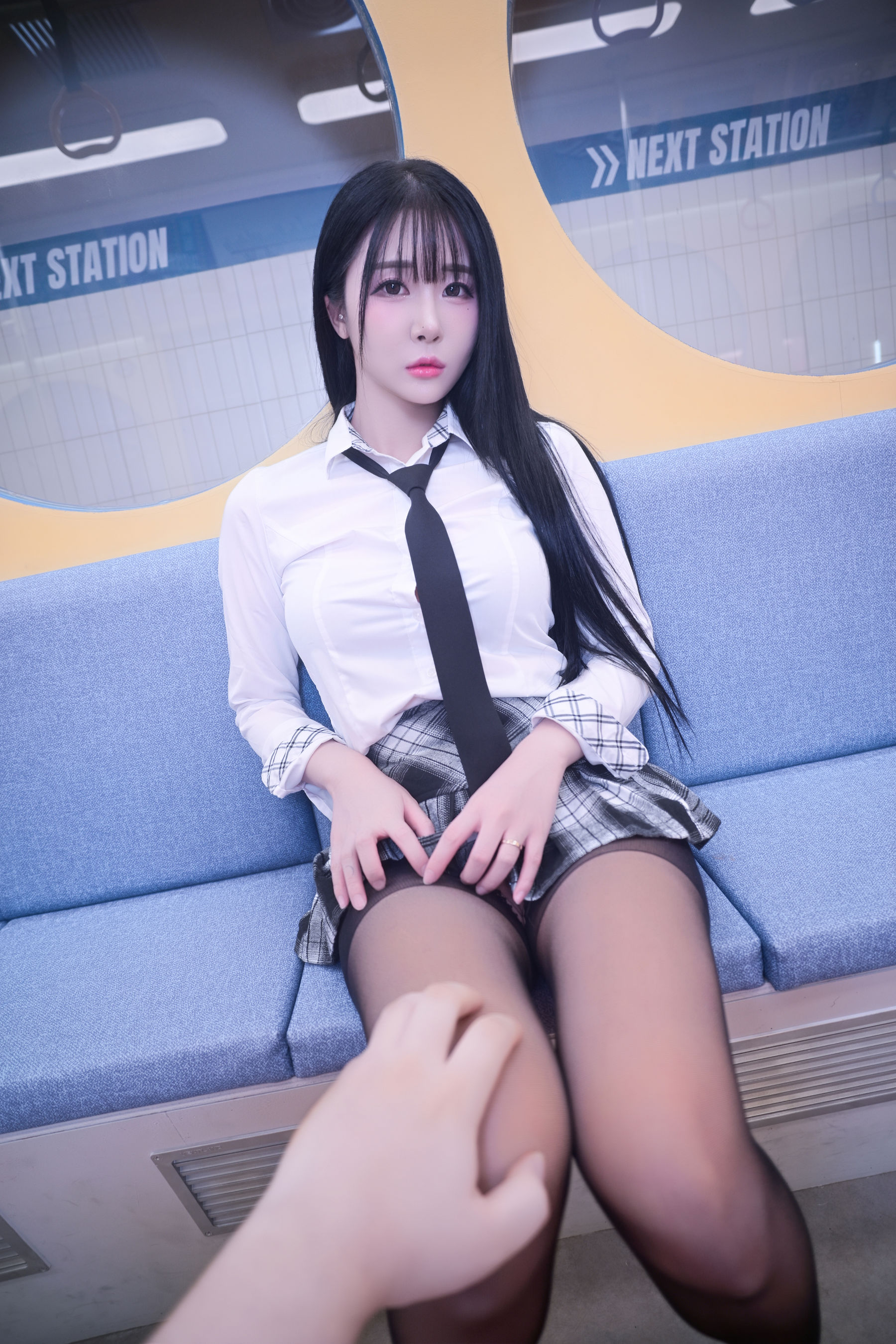 Bomi - Schoolgirl In The Subway/(101P)