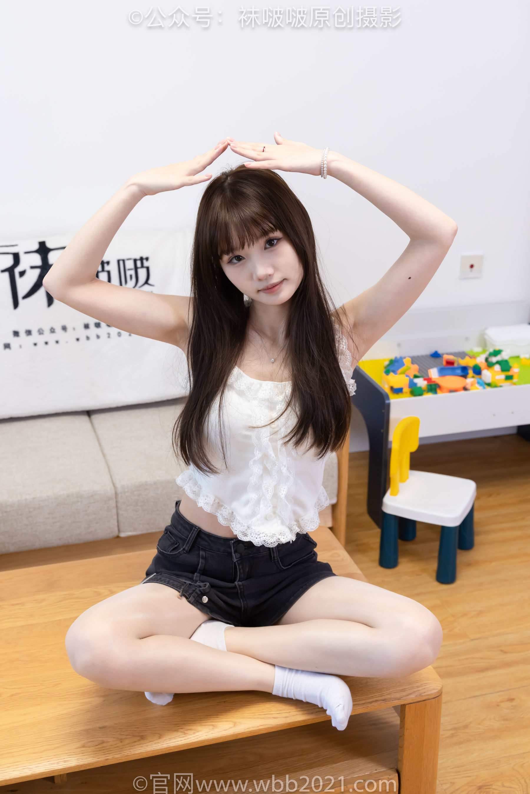 BoBoSocks袜啵啵 No.570 甜甜圈 - 板鞋、白棉袜、油亮肉丝/(150P)