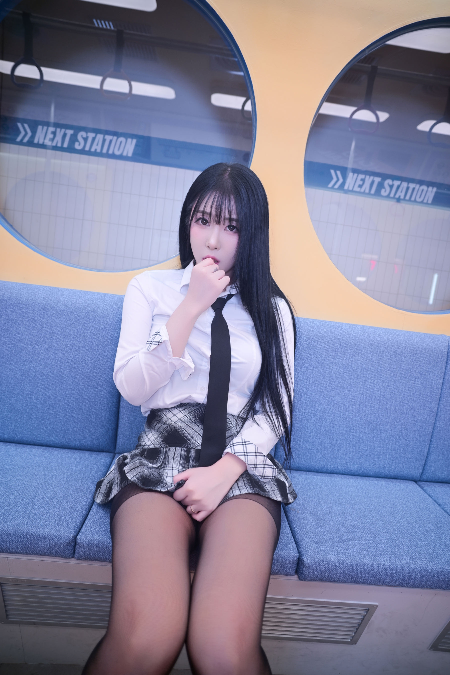 Bomi - Schoolgirl In The Subway/(101P)