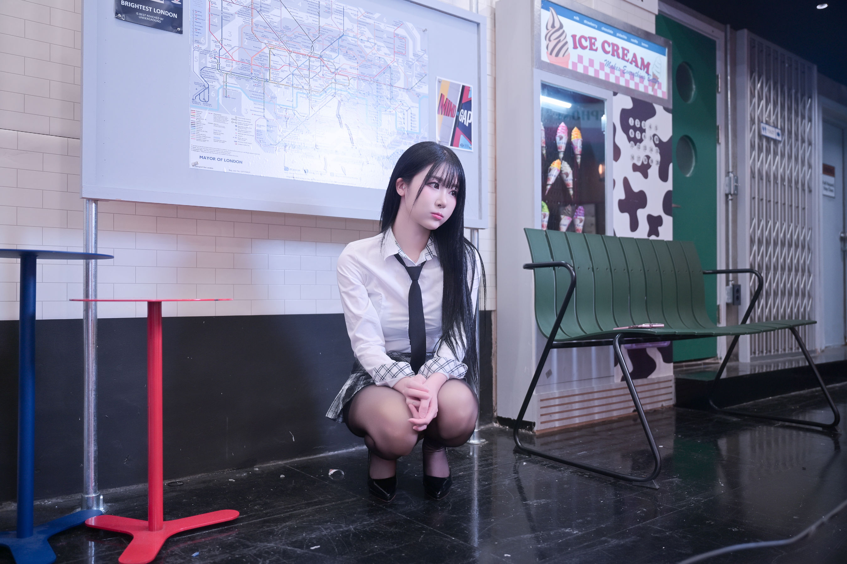 Bomi - Schoolgirl In The Subway/(101P)