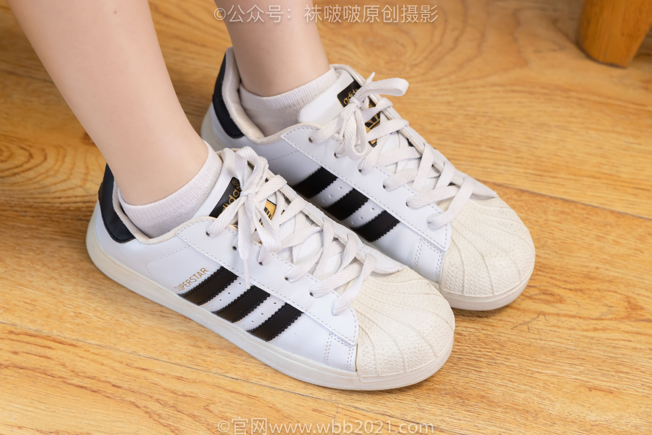 BoBoSocks袜啵啵 No.570 甜甜圈 - 板鞋、白棉袜、油亮肉丝/(150P)