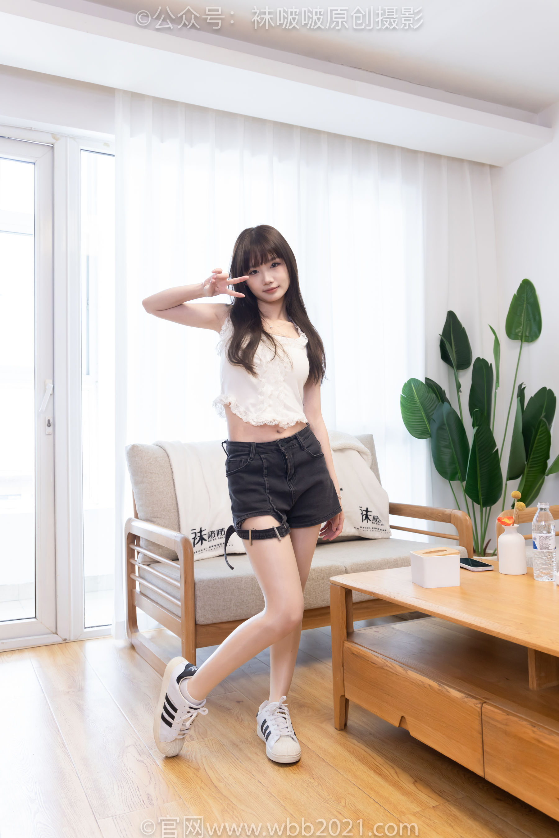 BoBoSocks袜啵啵 No.570 甜甜圈 - 板鞋、白棉袜、油亮肉丝/(150P)