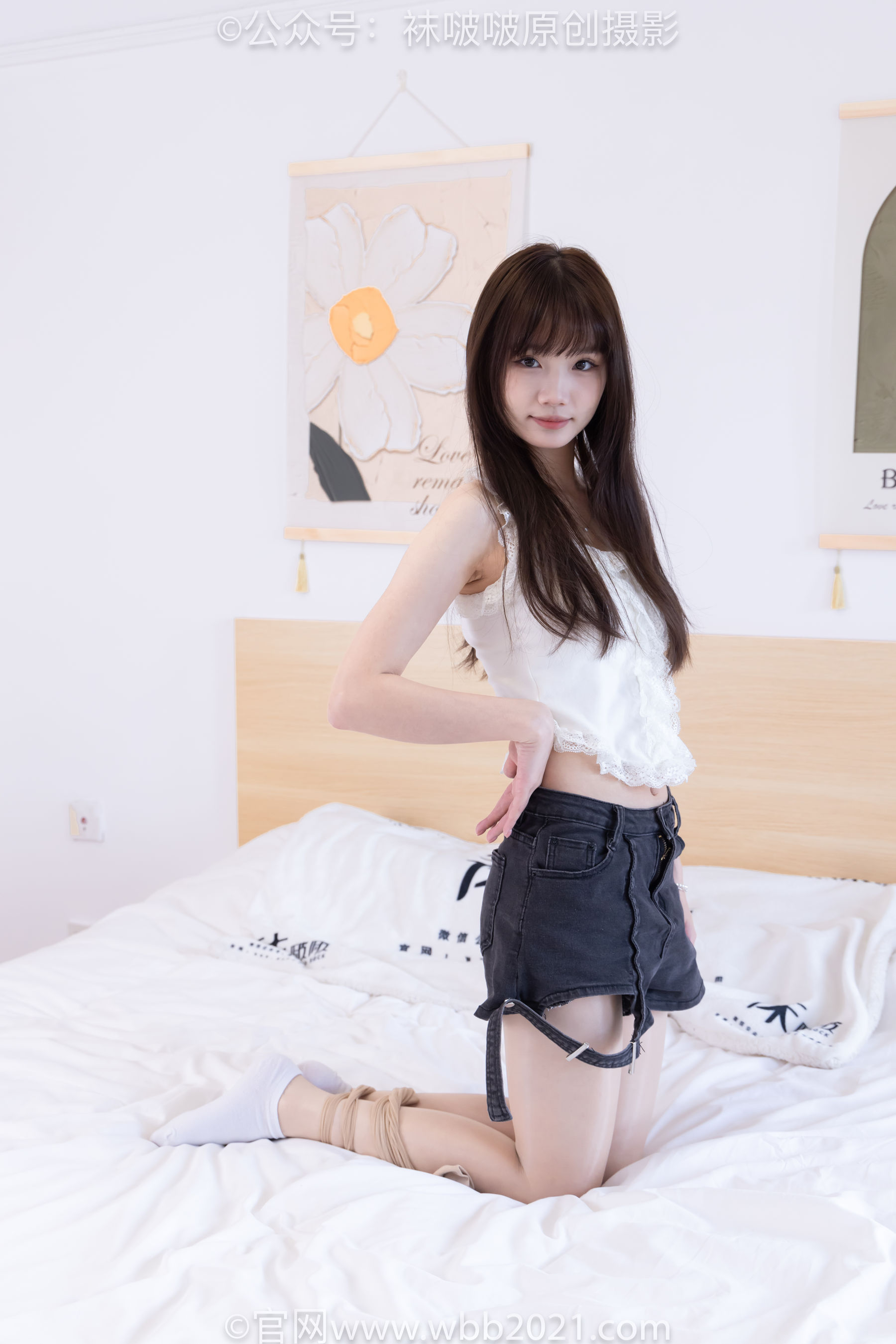 BoBoSocks袜啵啵 No.570 甜甜圈 - 板鞋、白棉袜、油亮肉丝/(150P)