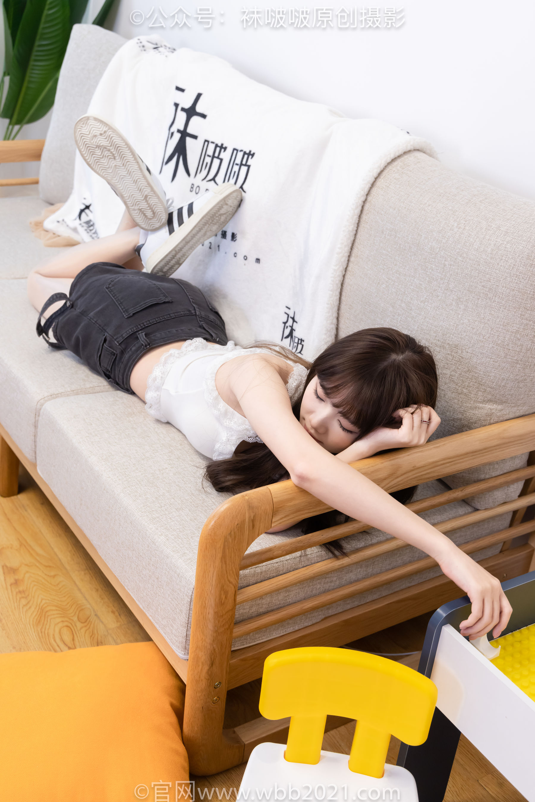 BoBoSocks袜啵啵 No.570 甜甜圈 - 板鞋、白棉袜、油亮肉丝/(150P)