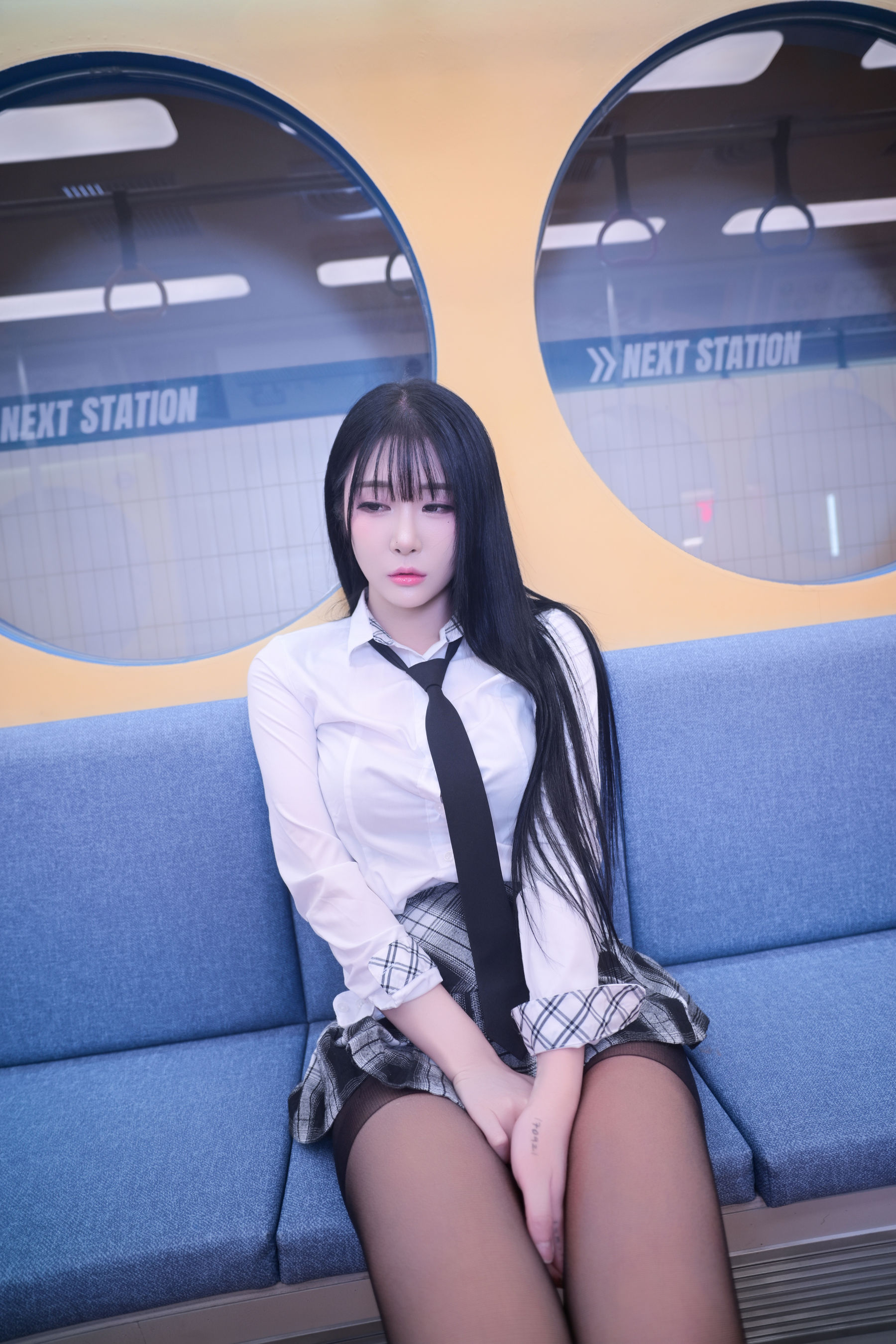 Bomi - Schoolgirl In The Subway/(101P)