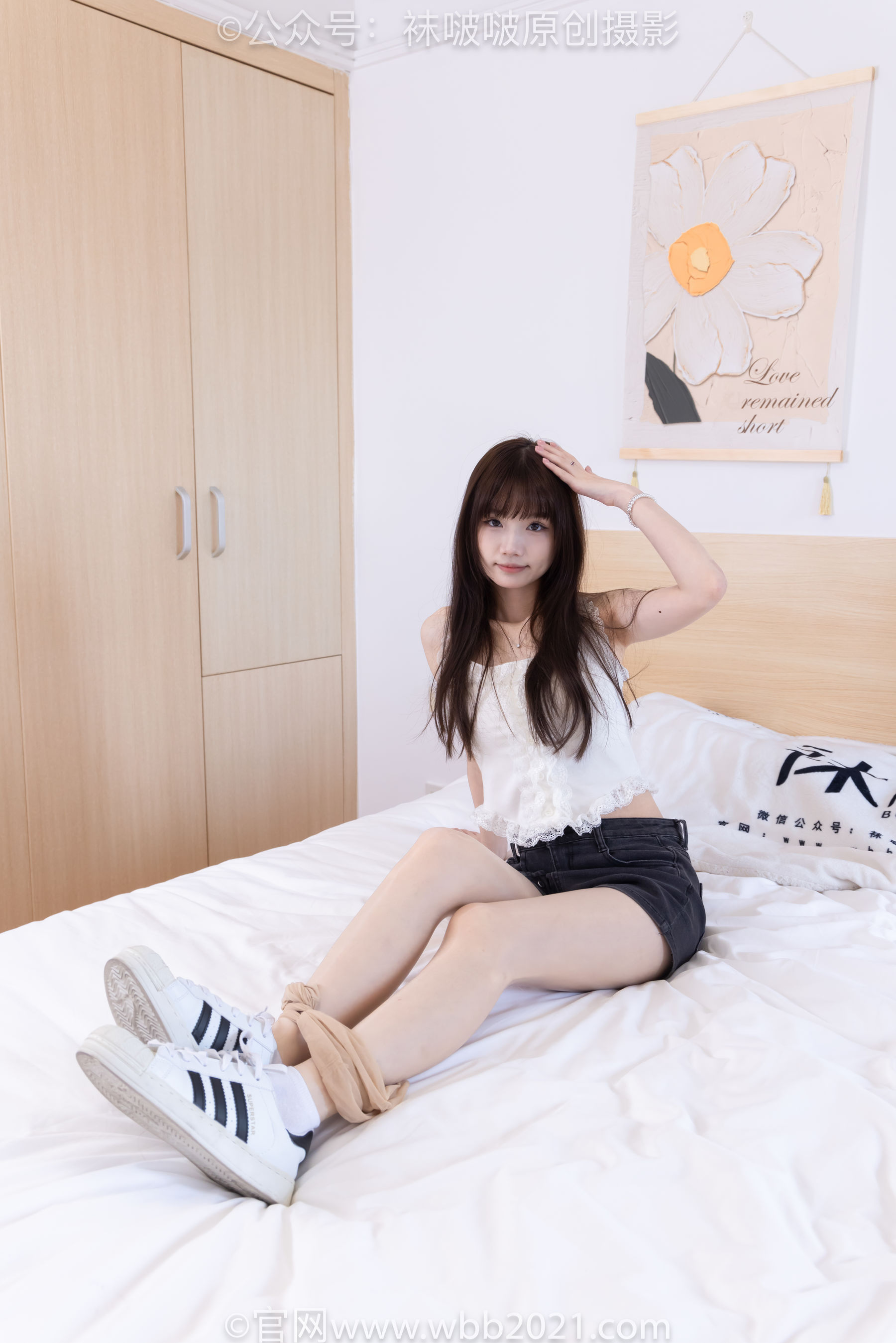 BoBoSocks袜啵啵 No.570 甜甜圈 - 板鞋、白棉袜、油亮肉丝/(150P)