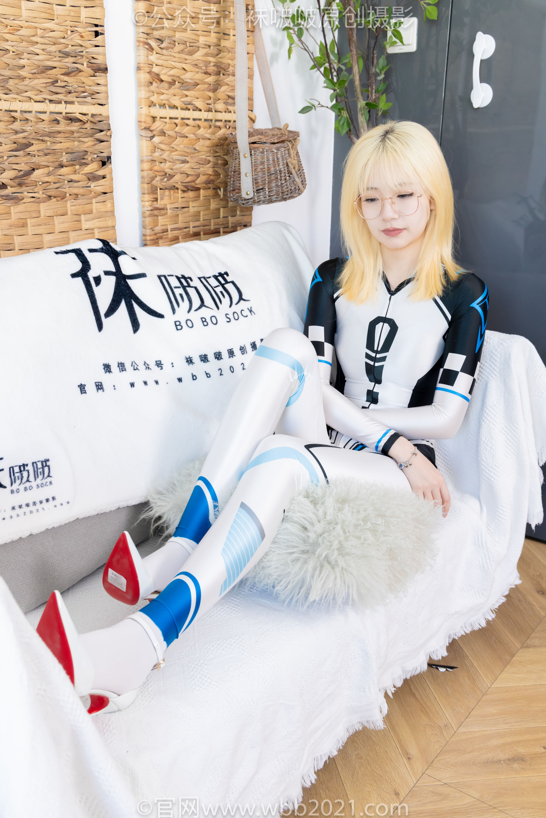 BoBoSocks袜啵啵 No.568 小甜豆 - 连体服、高跟鞋、厚白丝/(148P)