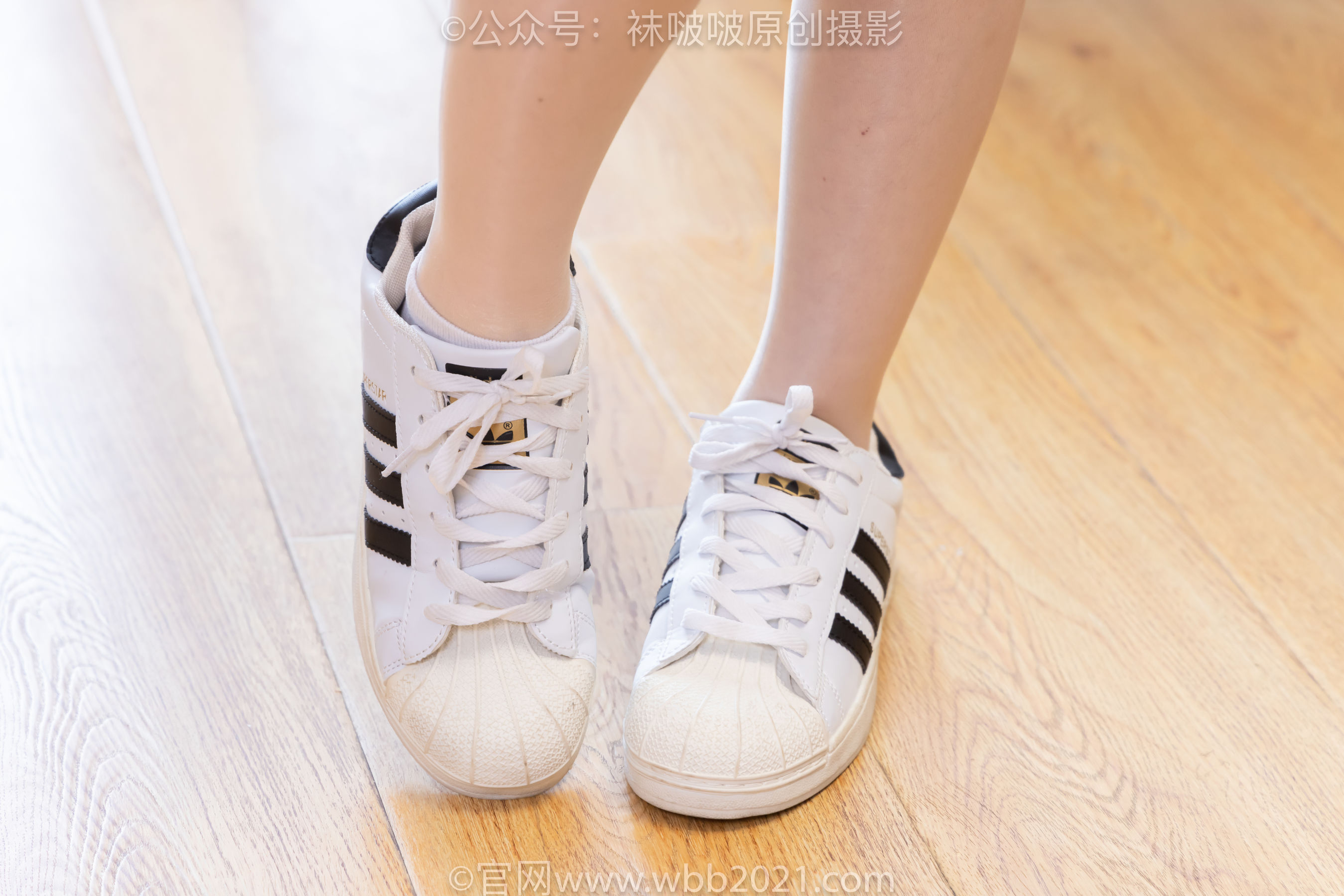 BoBoSocks袜啵啵 No.570 甜甜圈 - 板鞋、白棉袜、油亮肉丝/(150P)