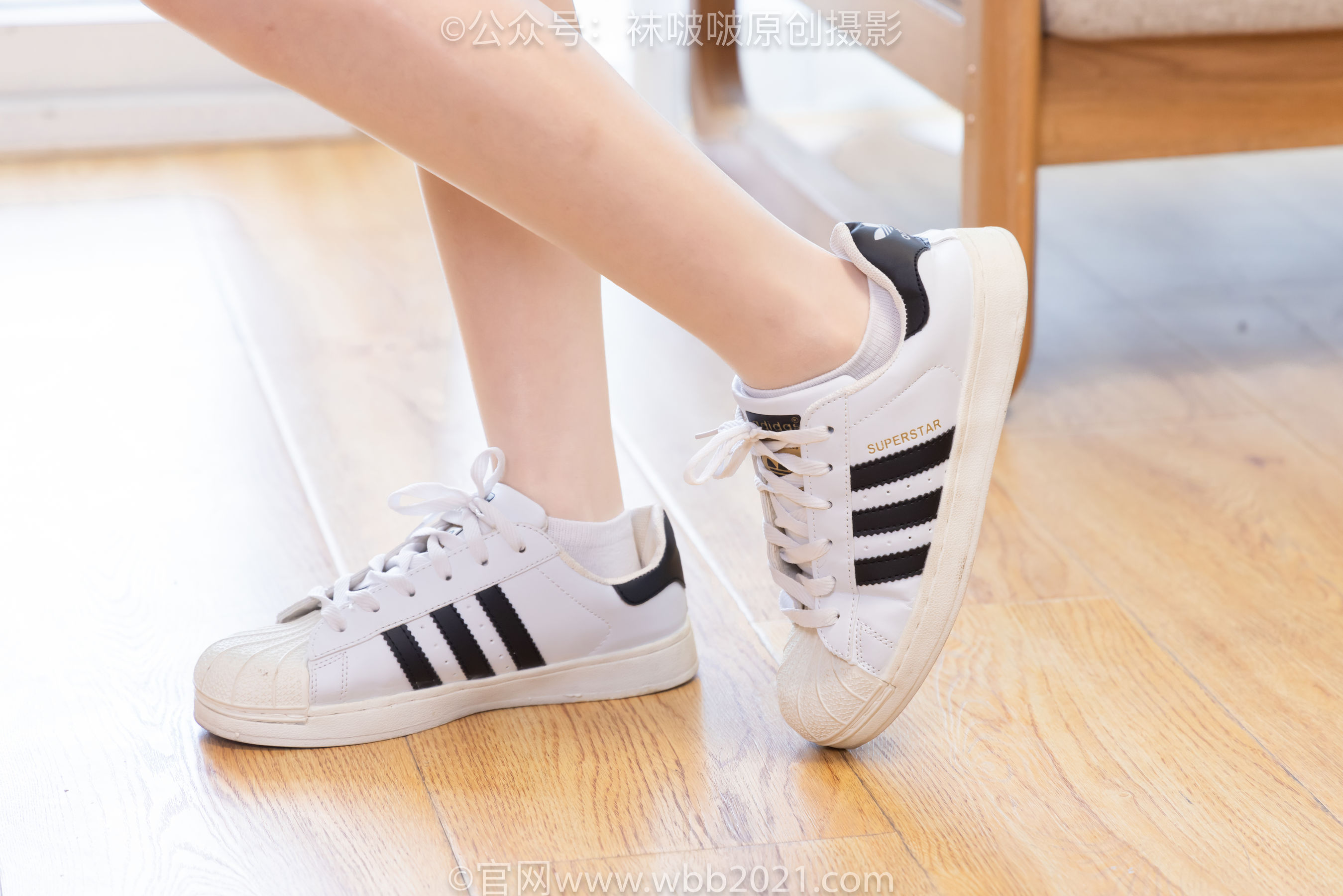 BoBoSocks袜啵啵 No.570 甜甜圈 - 板鞋、白棉袜、油亮肉丝/(150P)