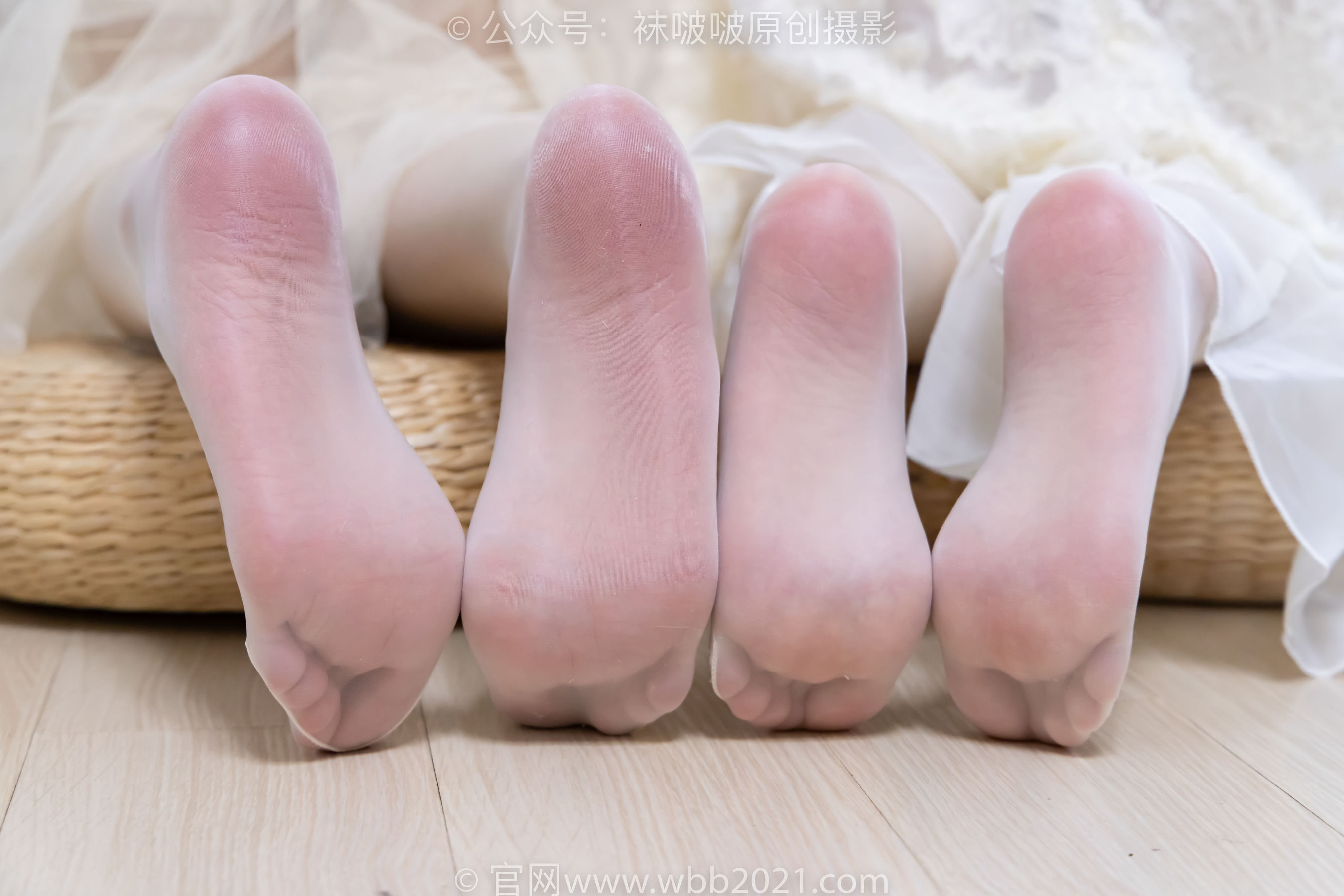 BoBoSocks袜啵啵 No.563 小甜豆&甜甜圈 - 高跟鞋、油亮白丝、裸足/(215P)