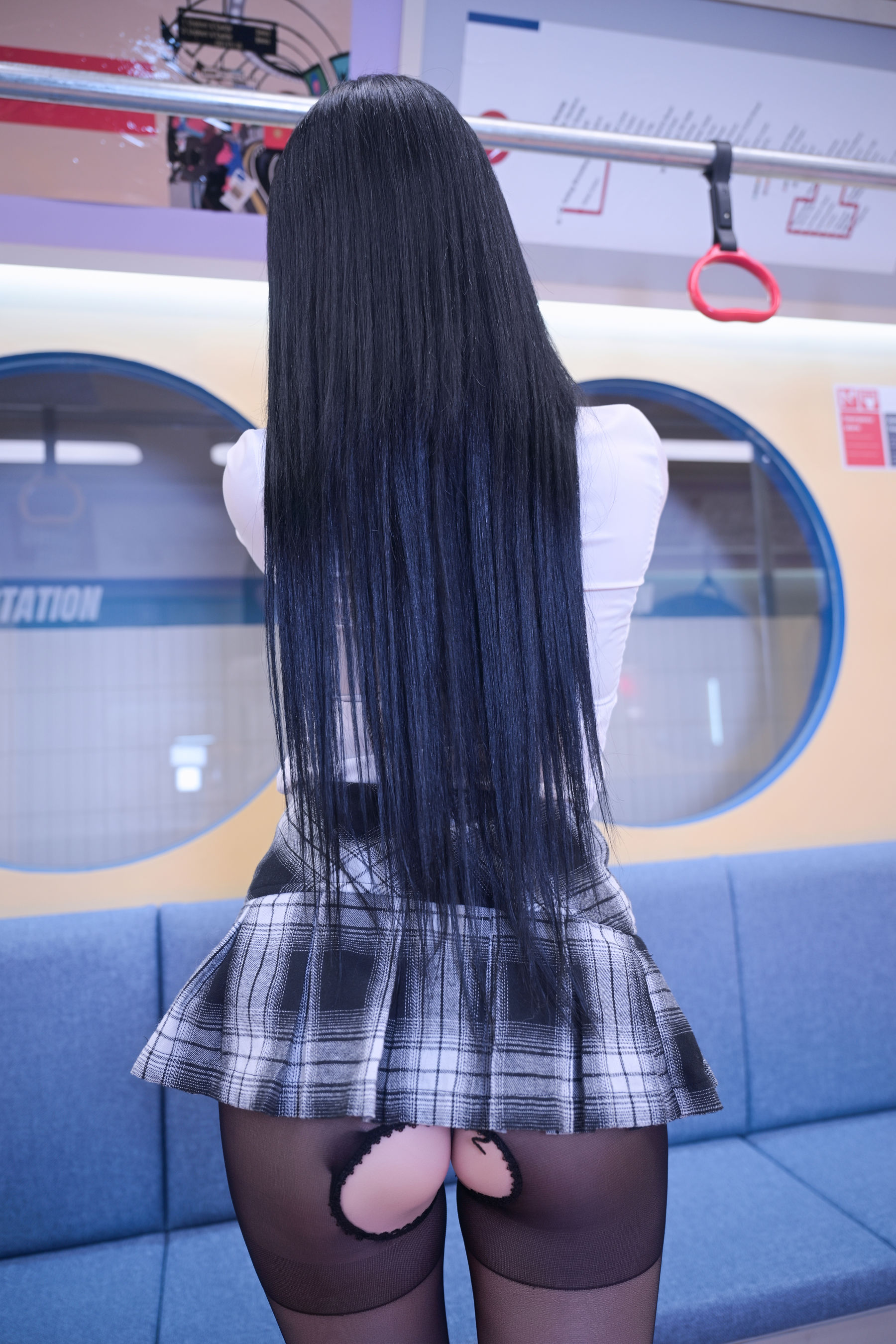 Bomi - Schoolgirl In The Subway/(101P)