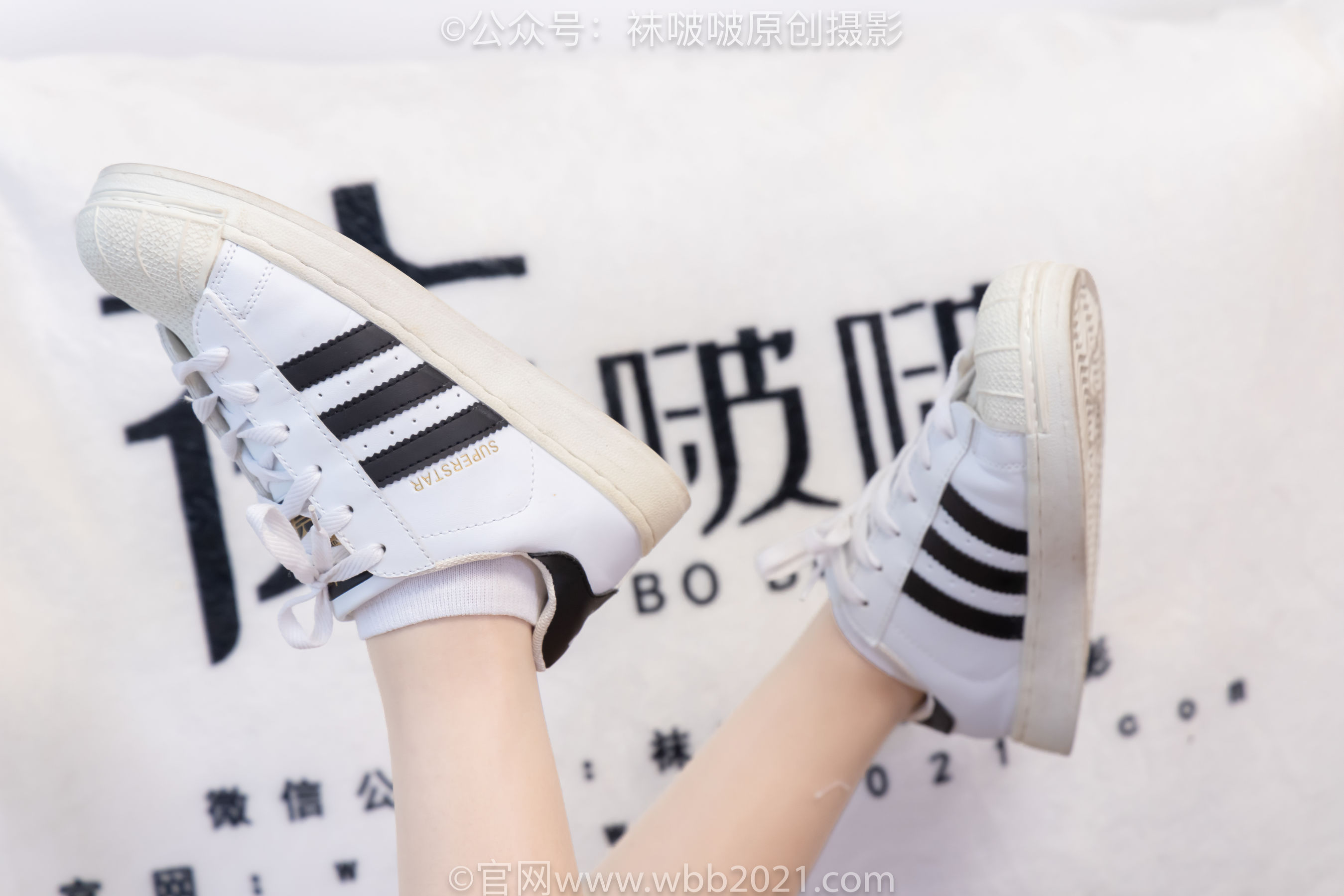 BoBoSocks袜啵啵 No.570 甜甜圈 - 板鞋、白棉袜、油亮肉丝/(150P)