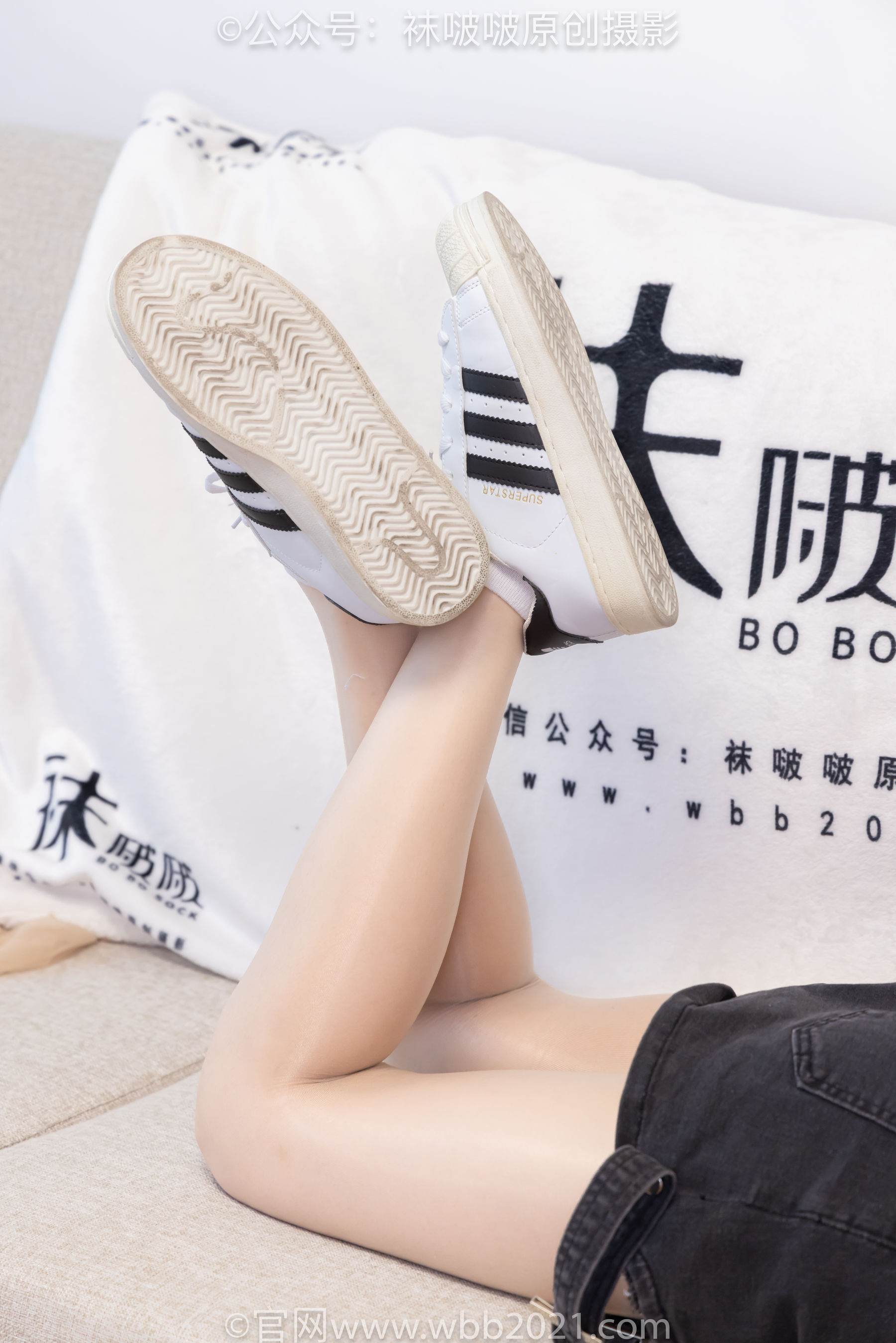 BoBoSocks袜啵啵 No.570 甜甜圈 - 板鞋、白棉袜、油亮肉丝/(150P)