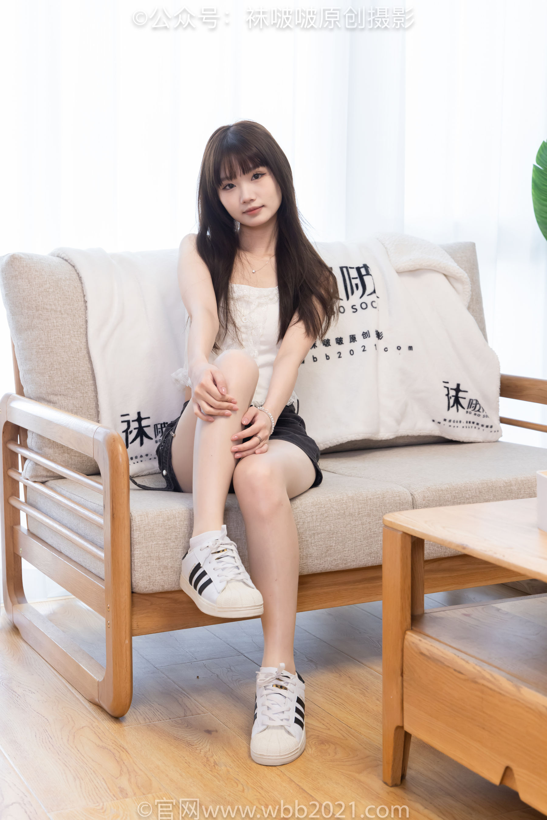 BoBoSocks袜啵啵 No.570 甜甜圈 - 板鞋、白棉袜、油亮肉丝/(150P)