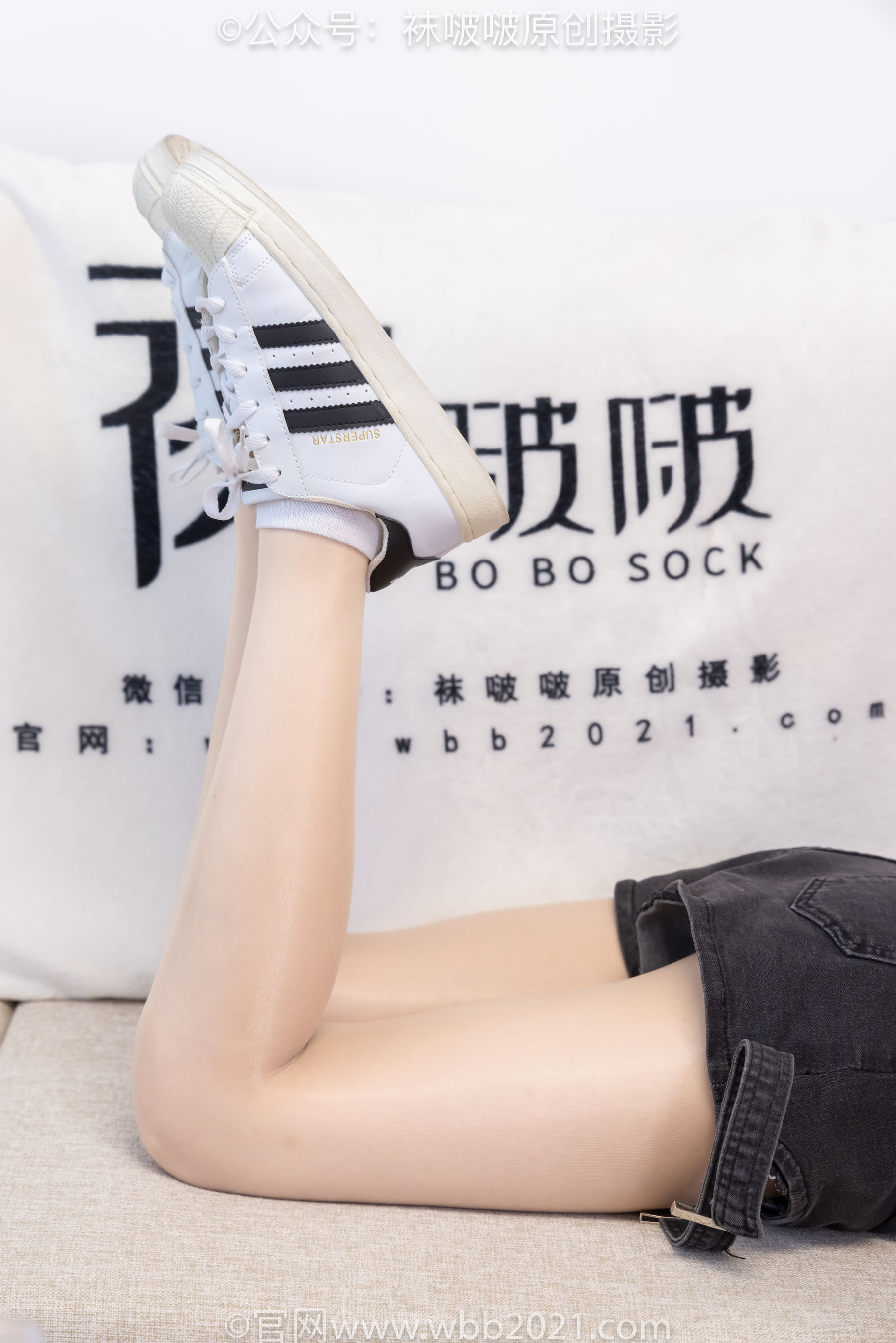 BoBoSocks袜啵啵 No.570 甜甜圈 - 板鞋、白棉袜、油亮肉丝/(150P)