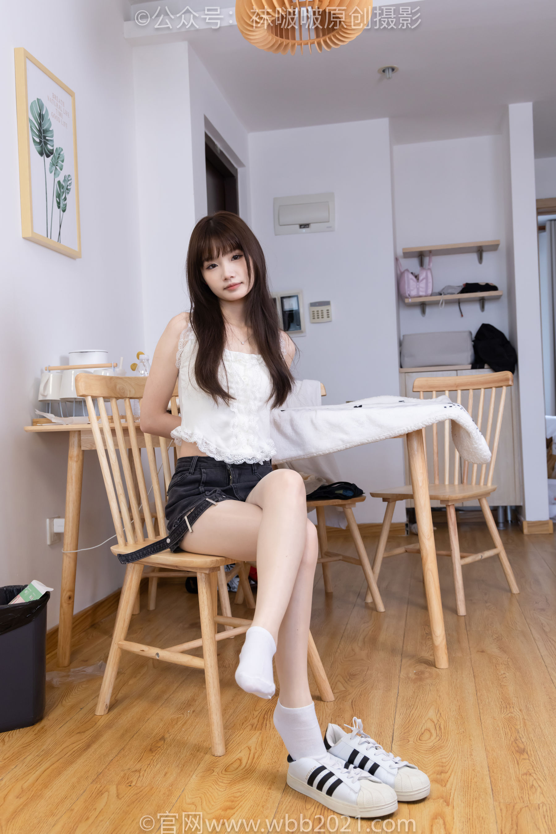 BoBoSocks袜啵啵 No.570 甜甜圈 - 板鞋、白棉袜、油亮肉丝/(150P)