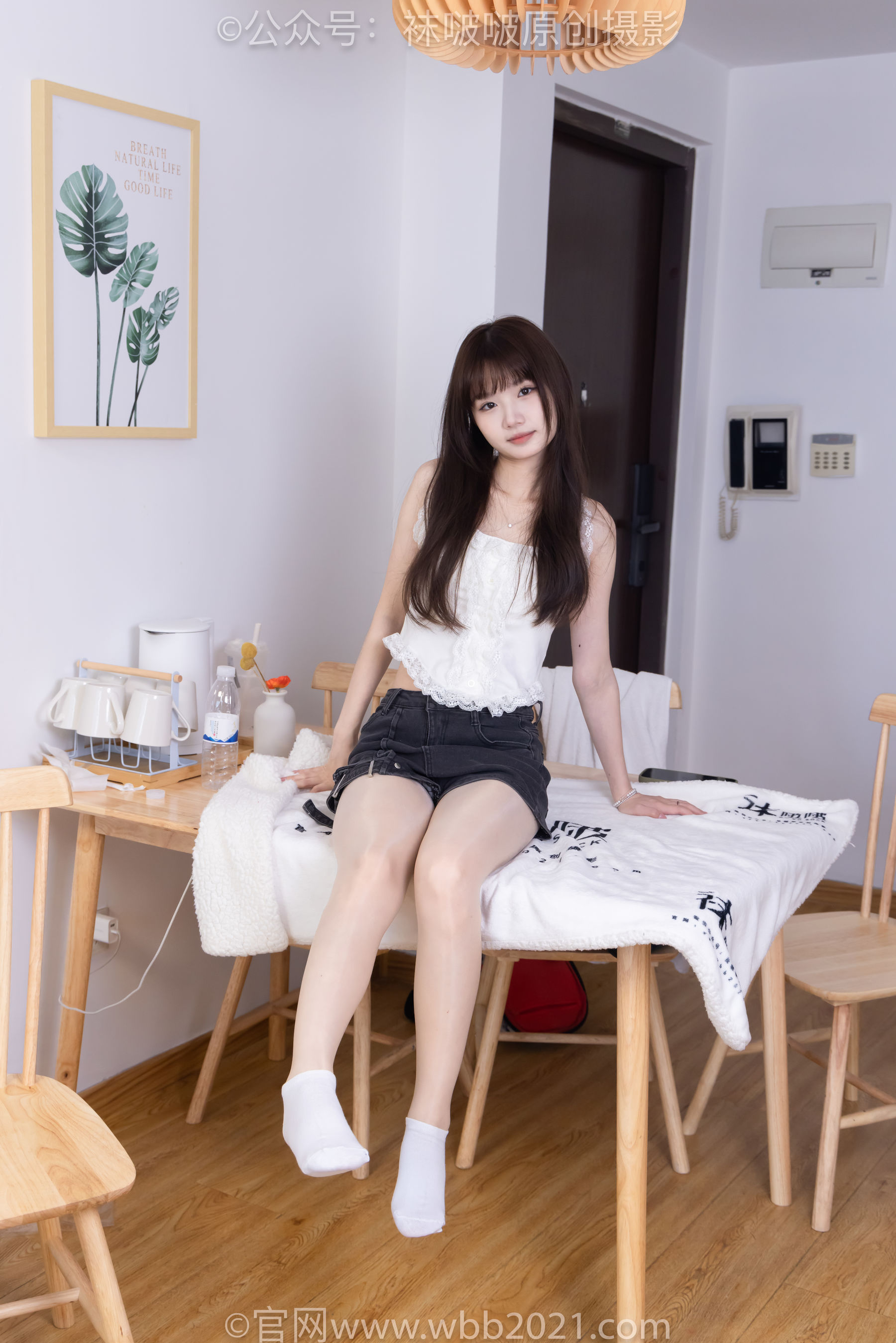 BoBoSocks袜啵啵 No.570 甜甜圈 - 板鞋、白棉袜、油亮肉丝/(150P)