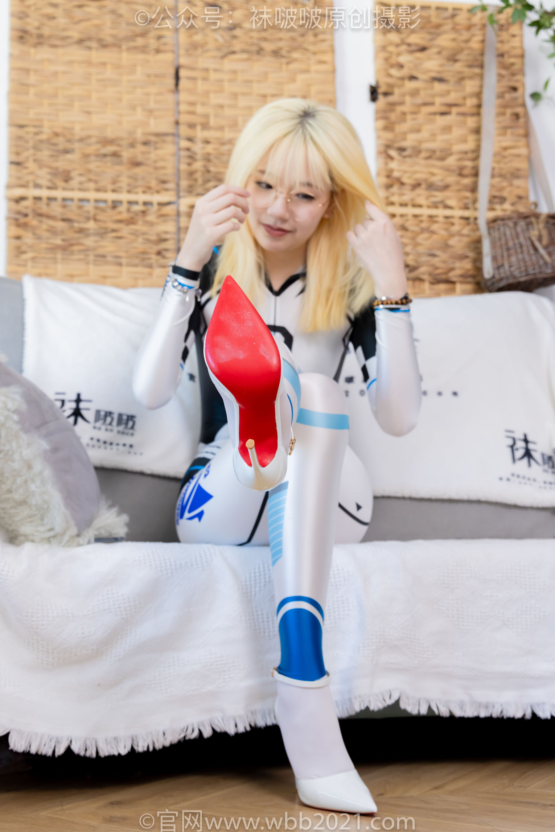 BoBoSocks袜啵啵 No.568 小甜豆 - 连体服、高跟鞋、厚白丝/(148P)