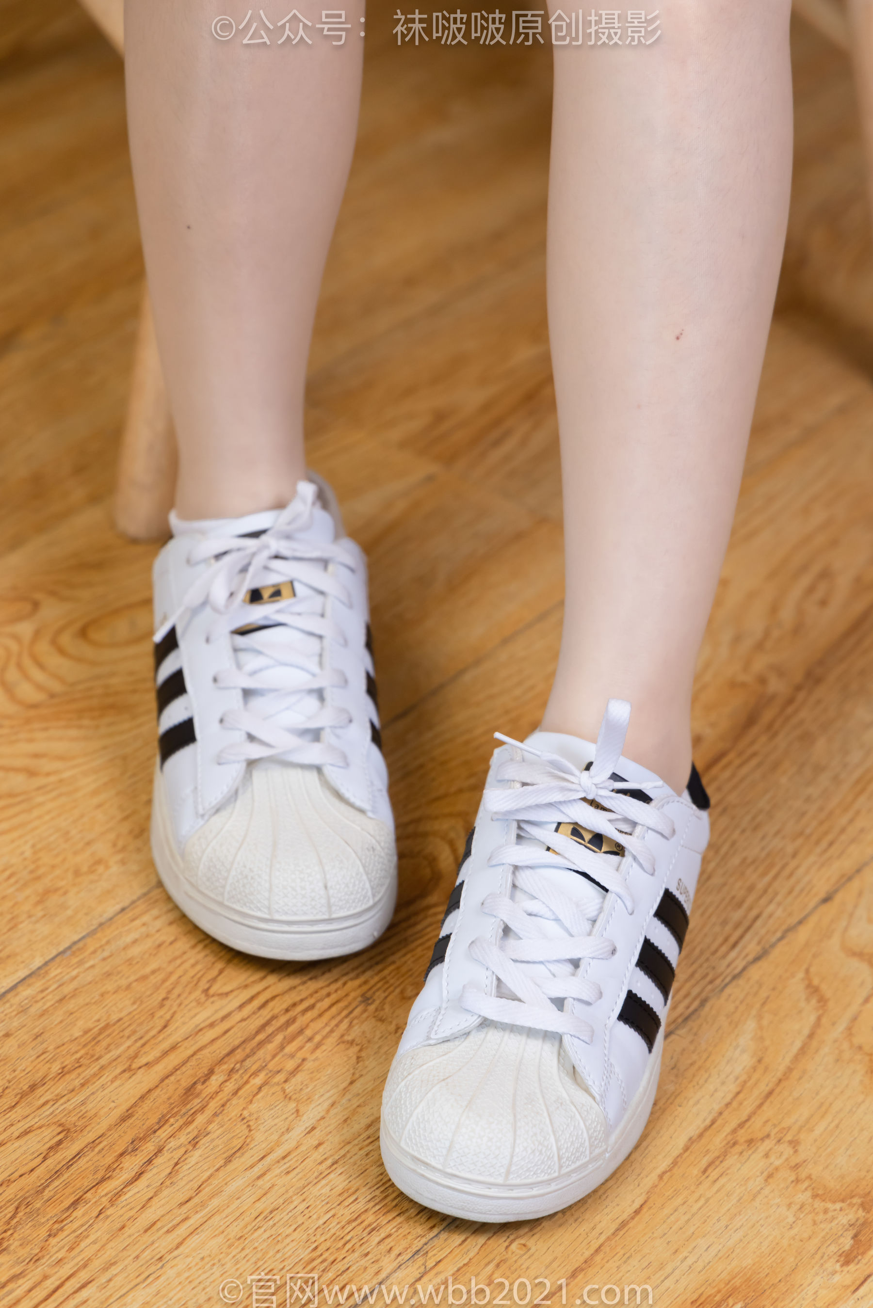 BoBoSocks袜啵啵 No.570 甜甜圈 - 板鞋、白棉袜、油亮肉丝/(150P)