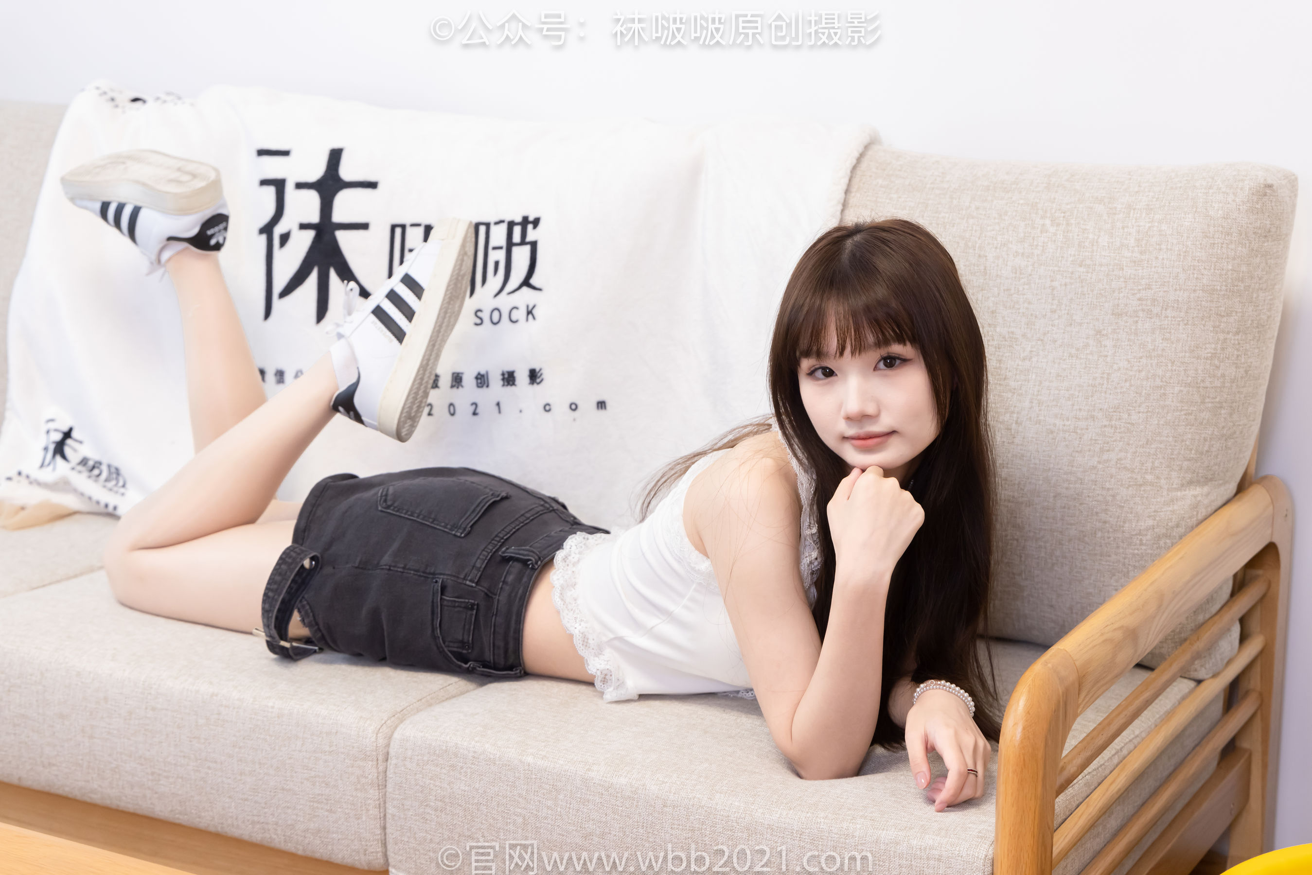 BoBoSocks袜啵啵 No.570 甜甜圈 - 板鞋、白棉袜、油亮肉丝/(150P)