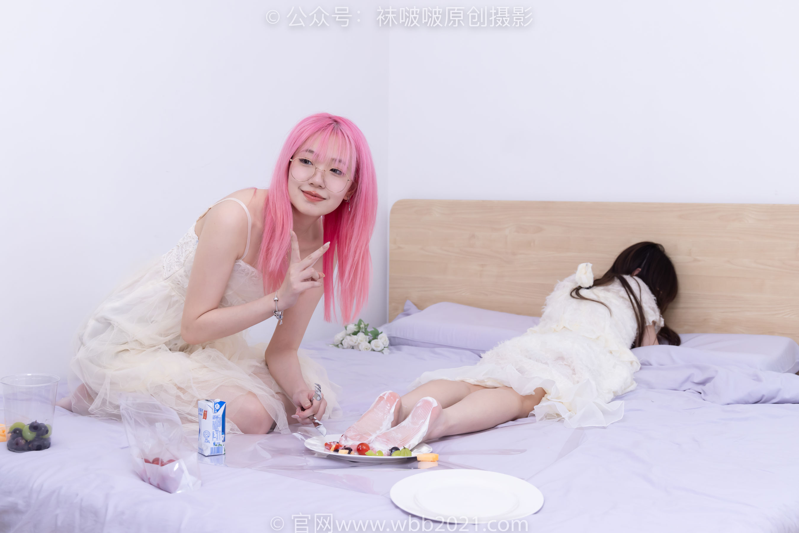 BoBoSocks袜啵啵 No.563 小甜豆&甜甜圈 - 高跟鞋、油亮白丝、裸足/(215P)