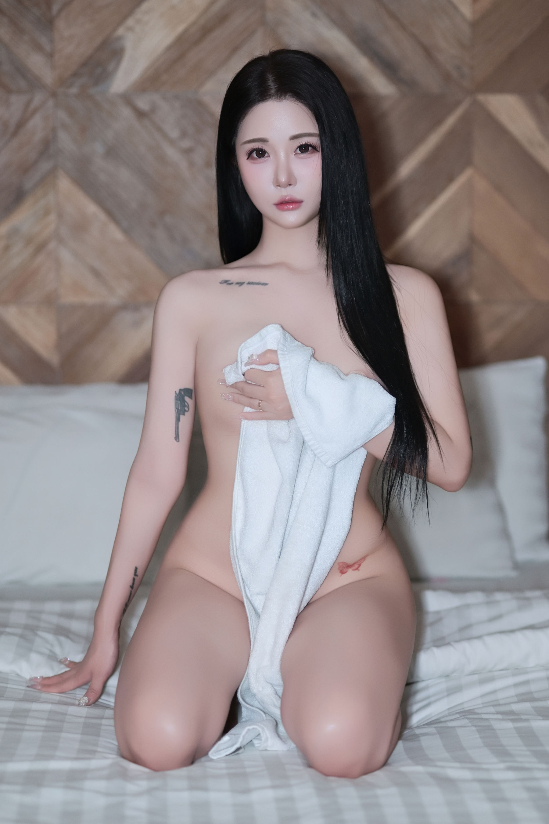 Bomi - Oil Play at Hotel/(89P)