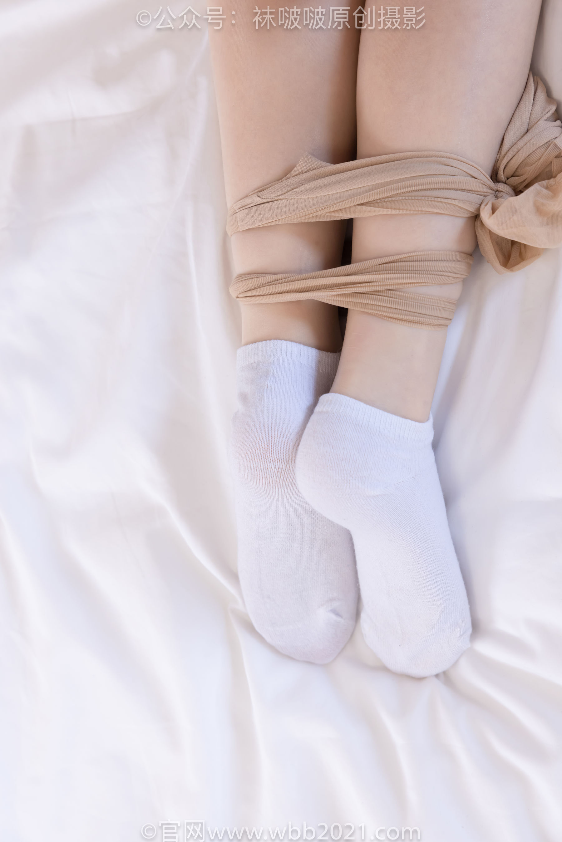 BoBoSocks袜啵啵 No.570 甜甜圈 - 板鞋、白棉袜、油亮肉丝/(150P)