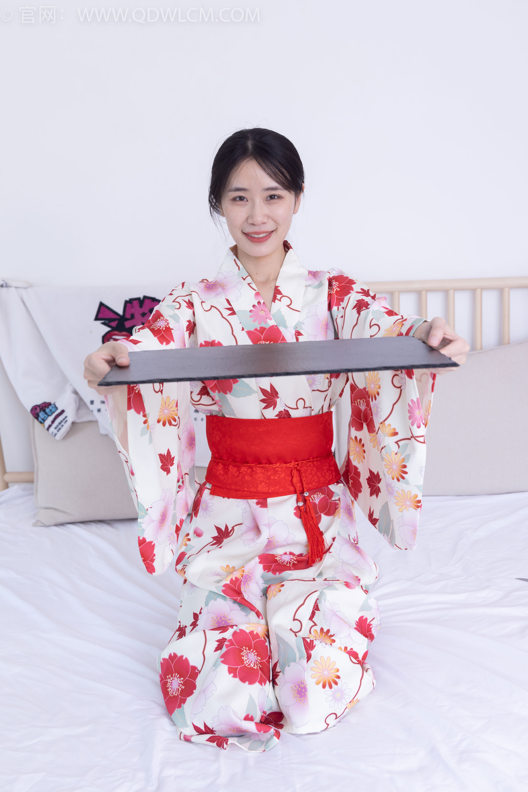 物恋传媒 No.2385 菜菜 - 木屐、短白丝、裸足、和服浴衣、裸足/(240P)