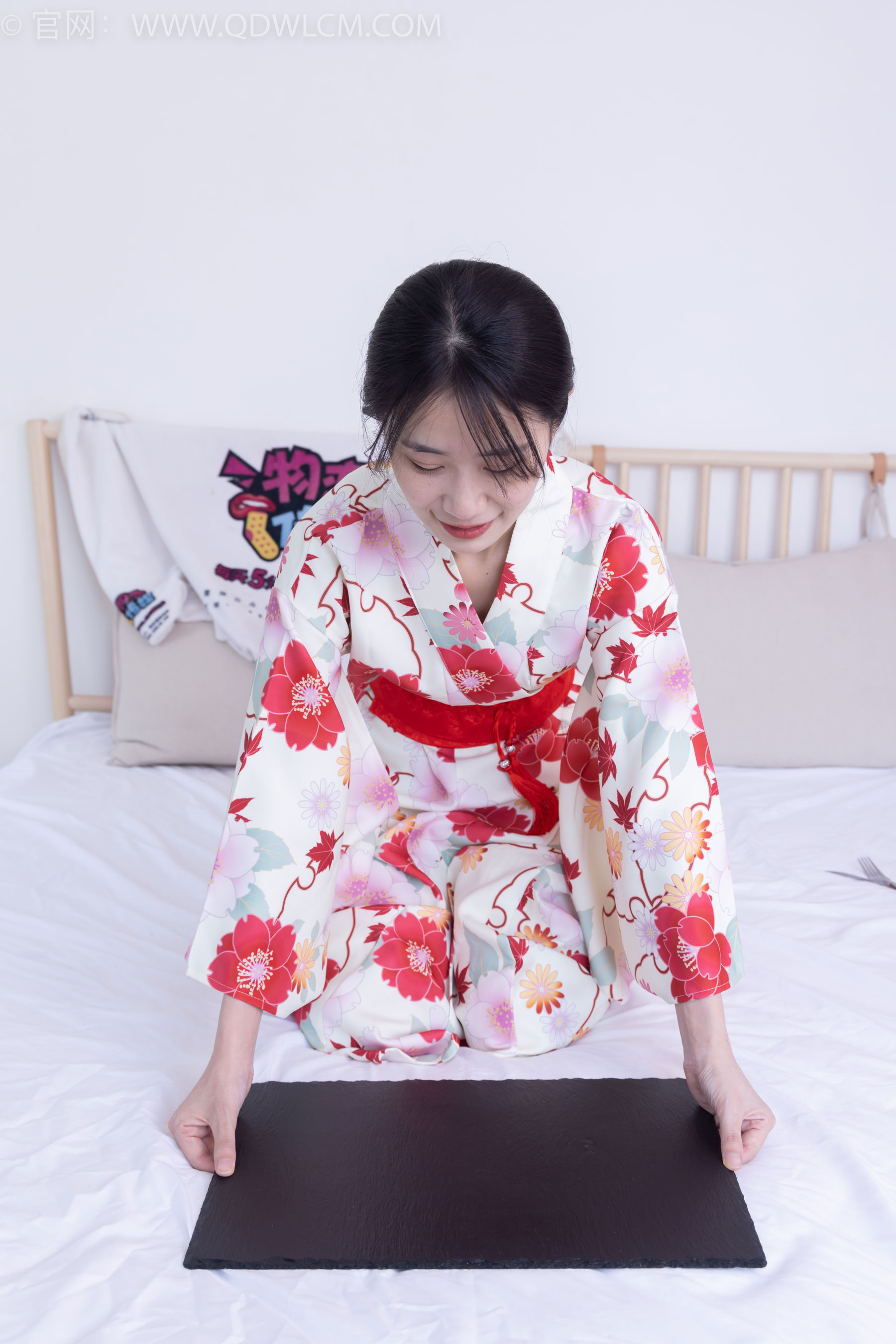 物恋传媒 No.2385 菜菜 - 木屐、短白丝、裸足、和服浴衣、裸足/(240P)