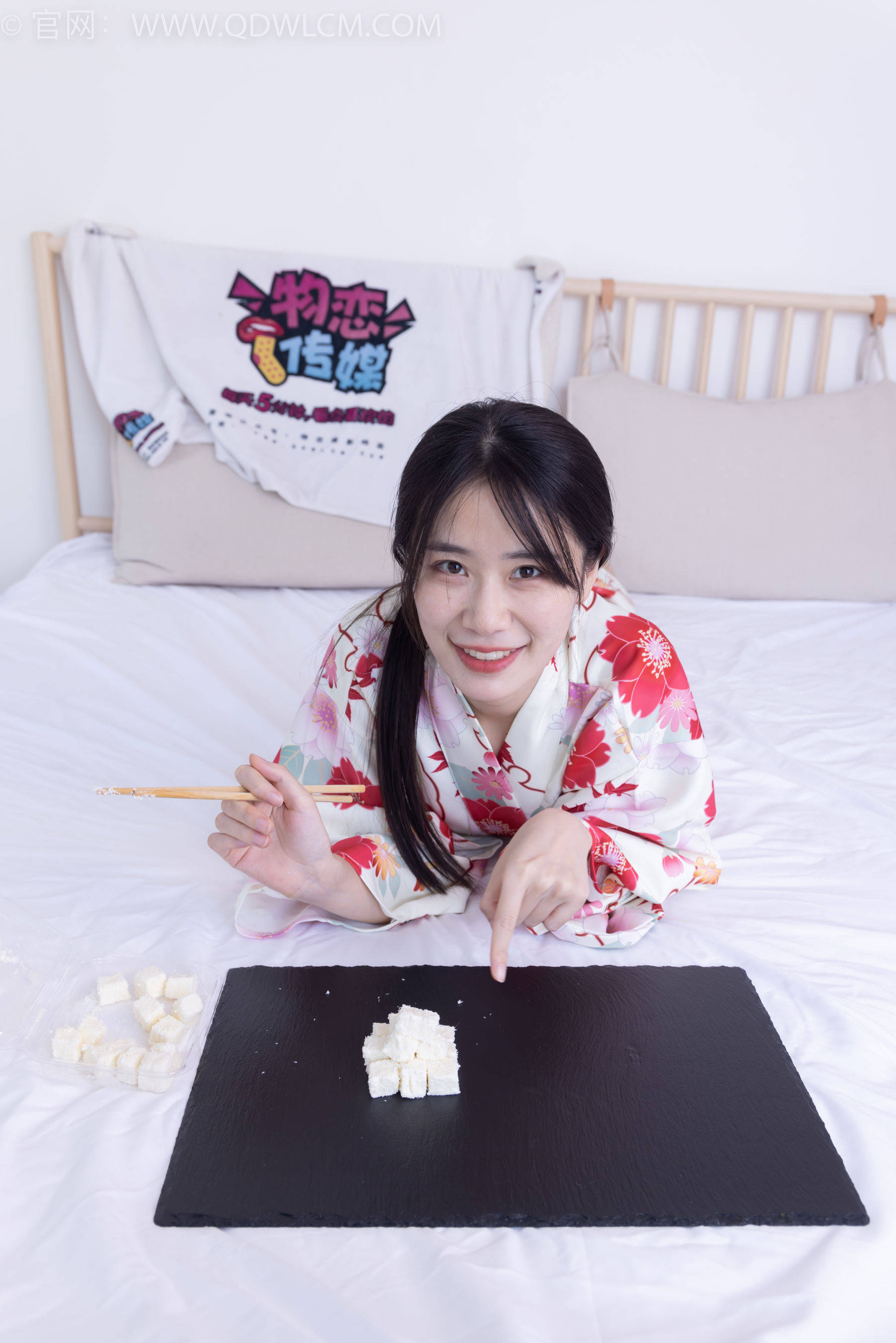 物恋传媒 No.2385 菜菜 - 木屐、短白丝、裸足、和服浴衣、裸足/(240P)