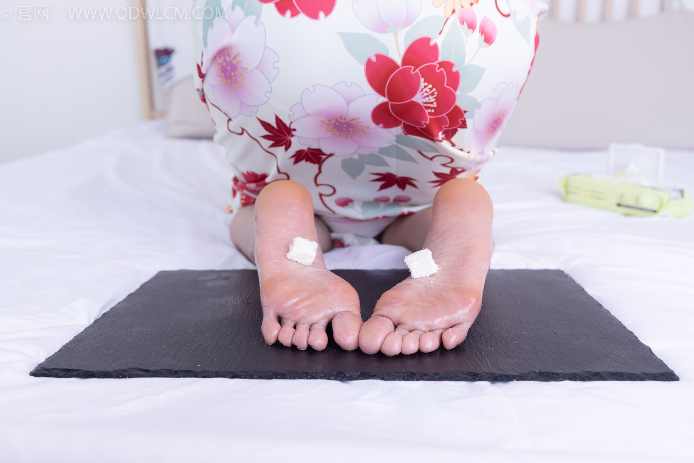 物恋传媒 No.2385 菜菜 - 木屐、短白丝、裸足、和服浴衣、裸足/(240P)