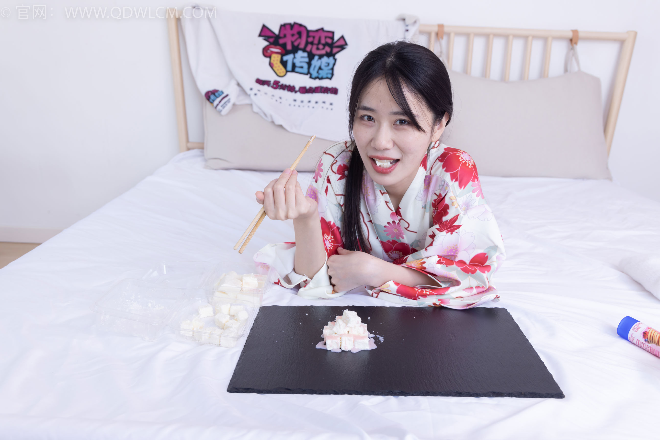 物恋传媒 No.2385 菜菜 - 木屐、短白丝、裸足、和服浴衣、裸足/(240P)