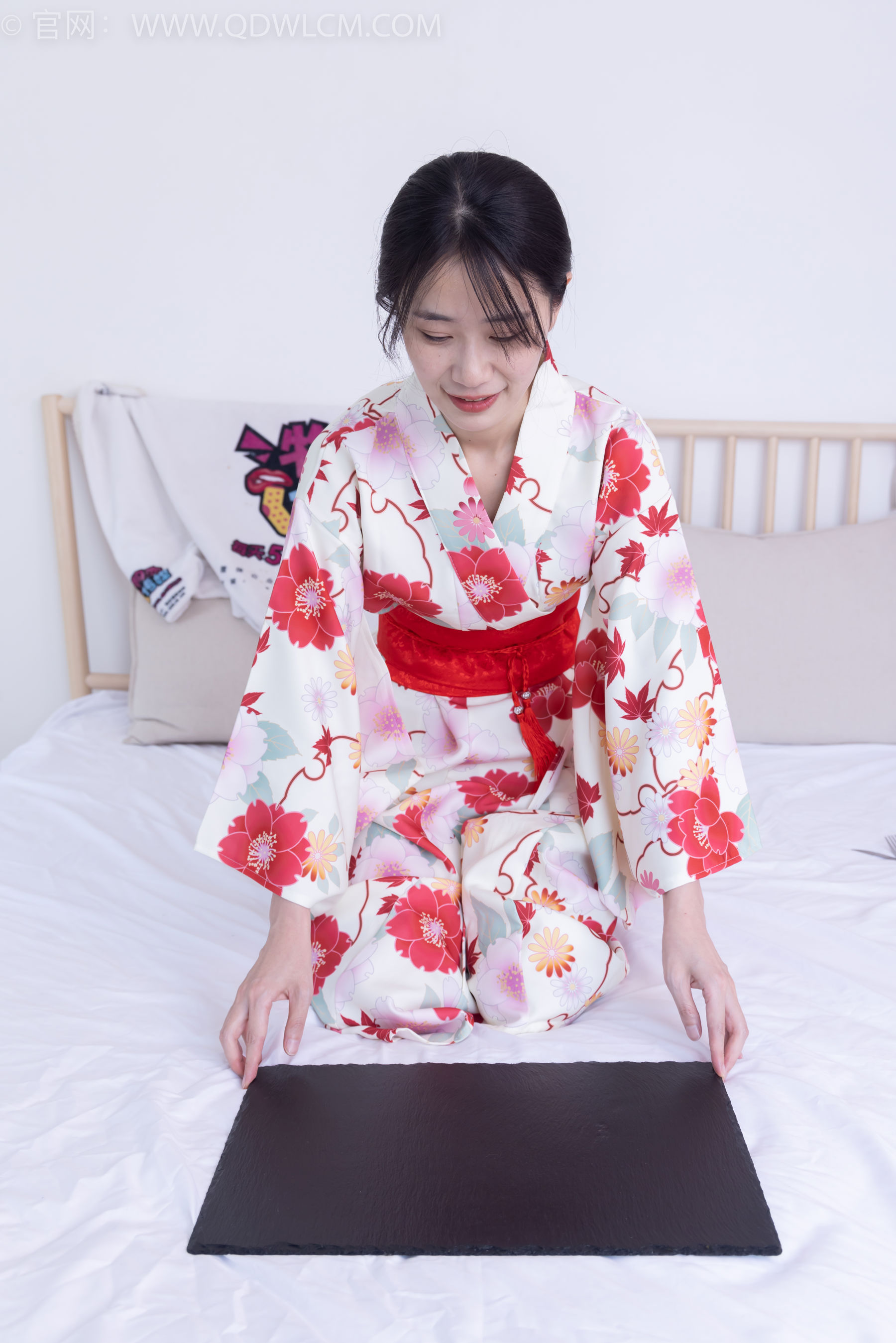 物恋传媒 No.2385 菜菜 - 木屐、短白丝、裸足、和服浴衣、裸足/(240P)