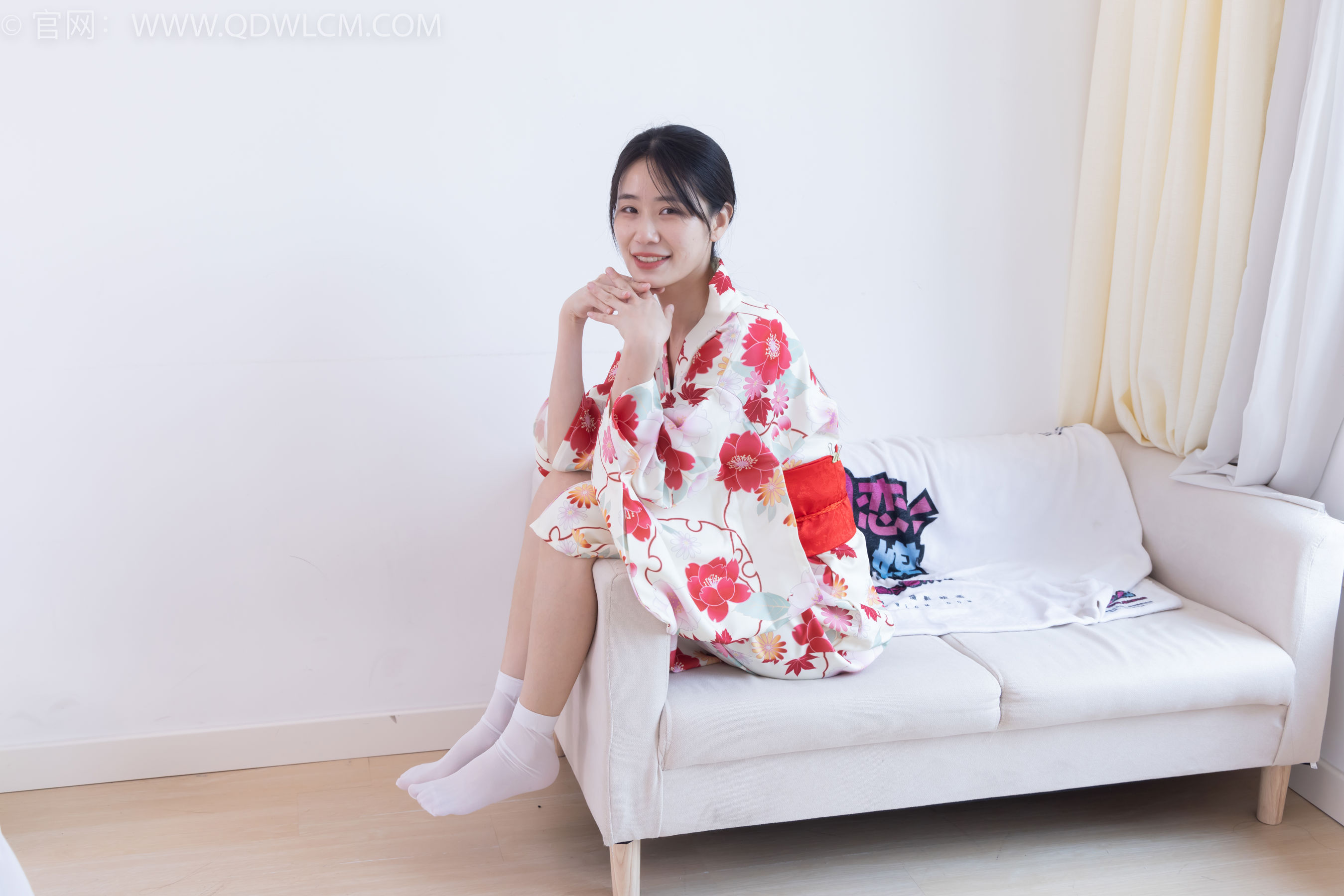 物恋传媒 No.2385 菜菜 - 木屐、短白丝、裸足、和服浴衣、裸足/(240P)