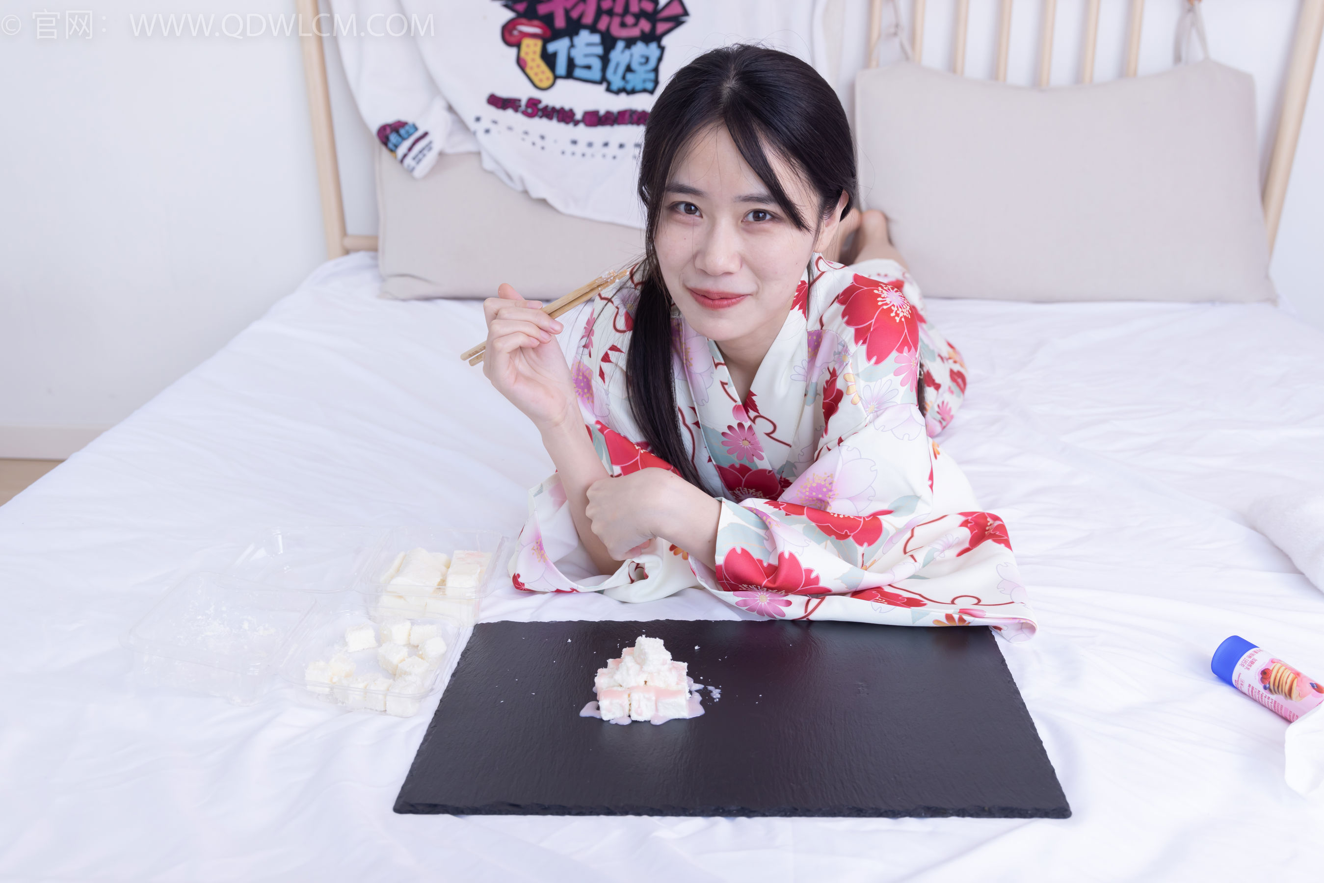 物恋传媒 No.2385 菜菜 - 木屐、短白丝、裸足、和服浴衣、裸足/(240P)