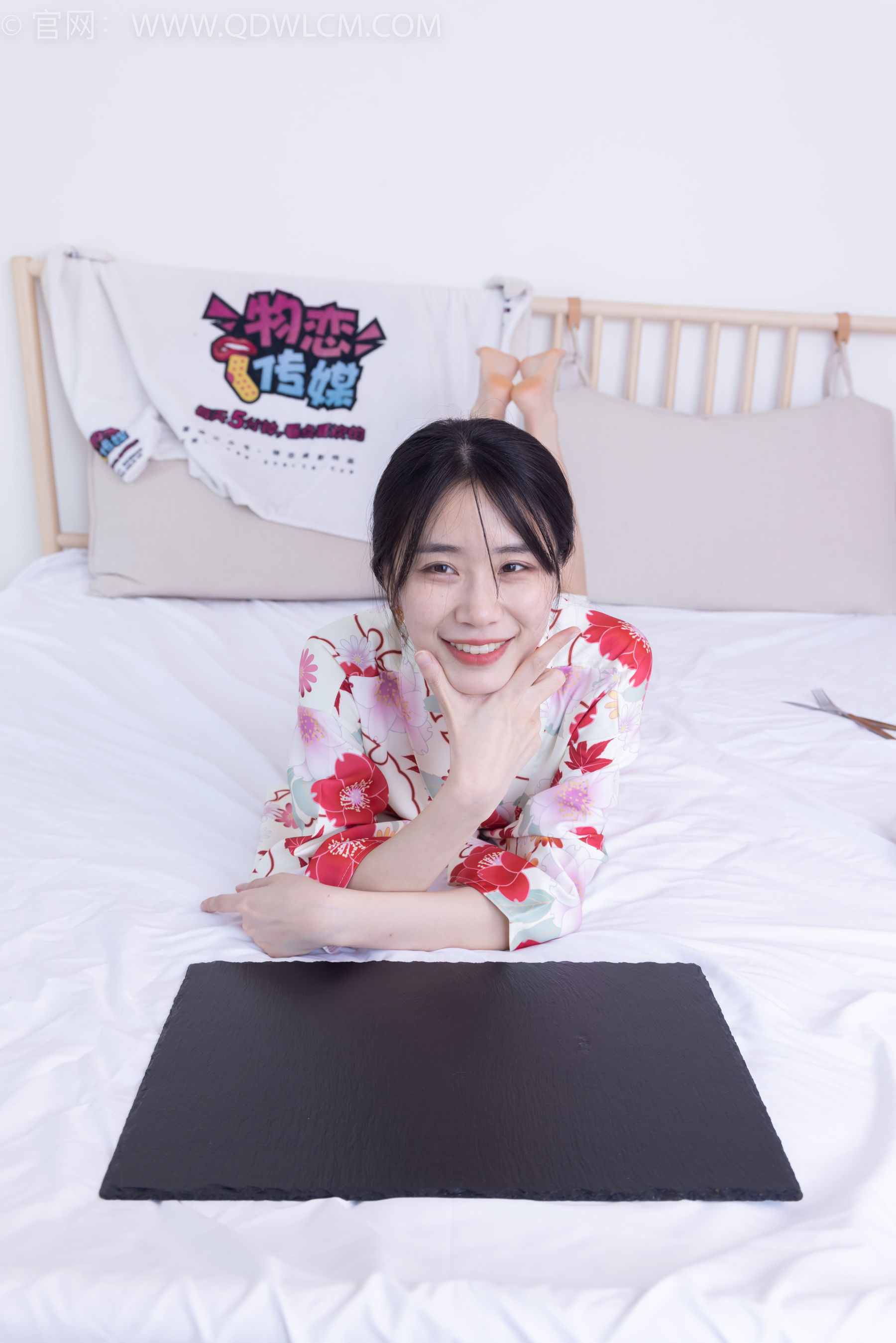 物恋传媒 No.2385 菜菜 - 木屐、短白丝、裸足、和服浴衣、裸足/(240P)