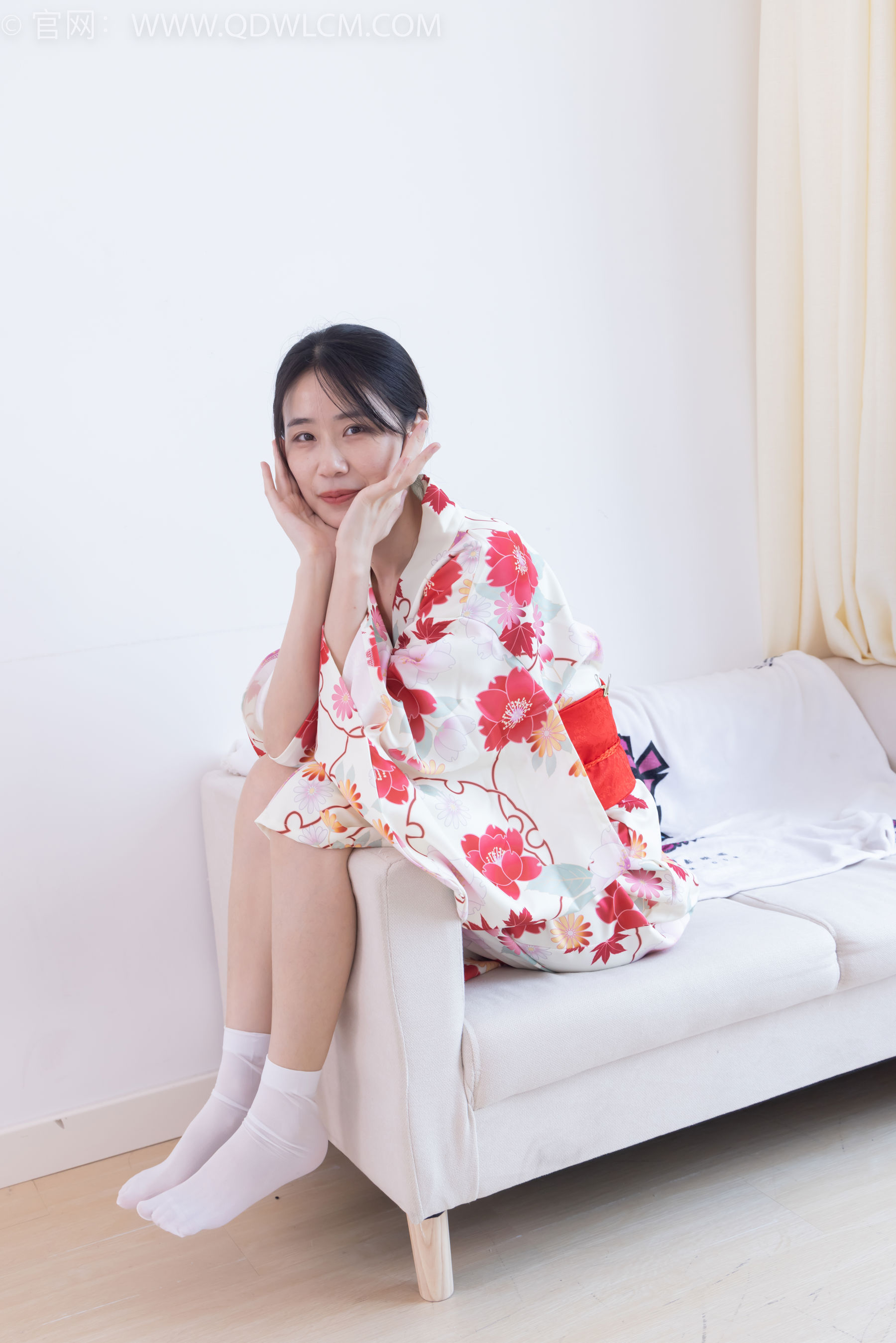 物恋传媒 No.2385 菜菜 - 木屐、短白丝、裸足、和服浴衣、裸足/(240P)