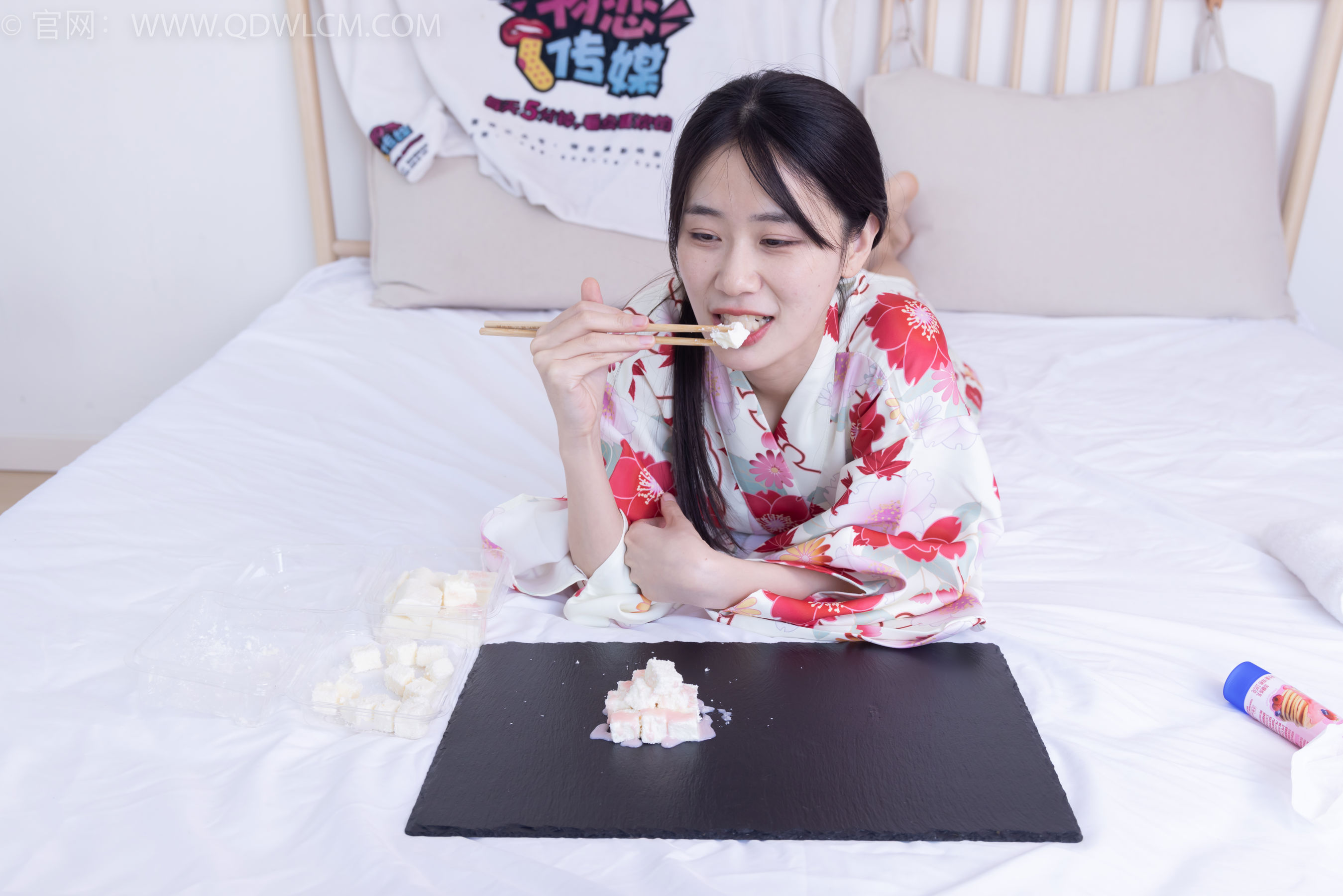 物恋传媒 No.2385 菜菜 - 木屐、短白丝、裸足、和服浴衣、裸足/(240P)