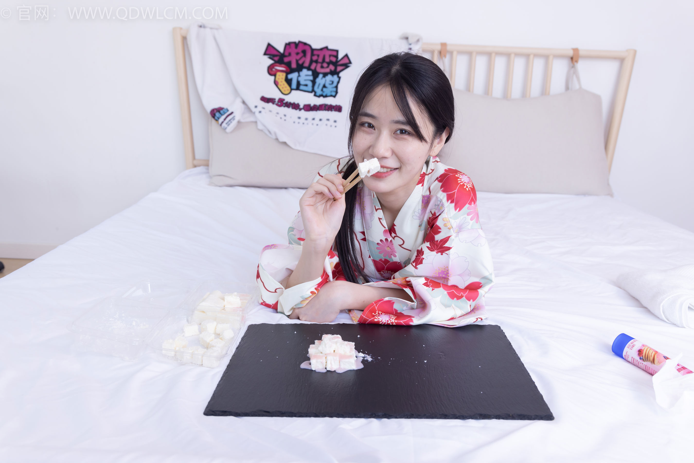 物恋传媒 No.2385 菜菜 - 木屐、短白丝、裸足、和服浴衣、裸足/(240P)